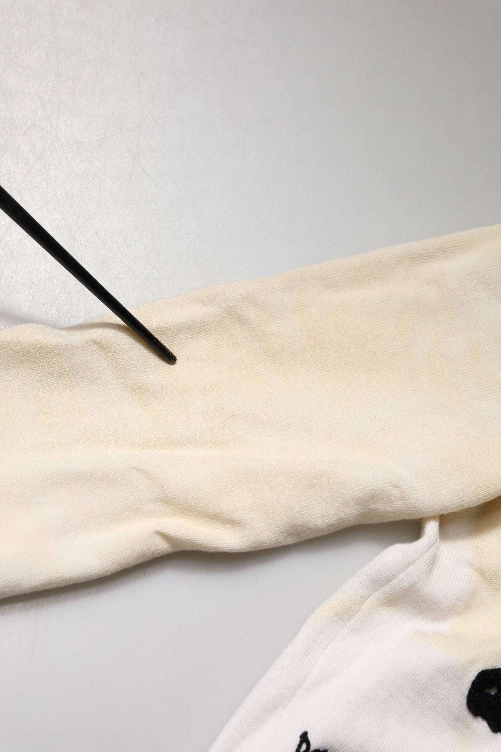 Dolce & Gabbana Weißer Wollpullover mit Grafiklogo-Rundhalsausschnitt aus reiner Schurwolle