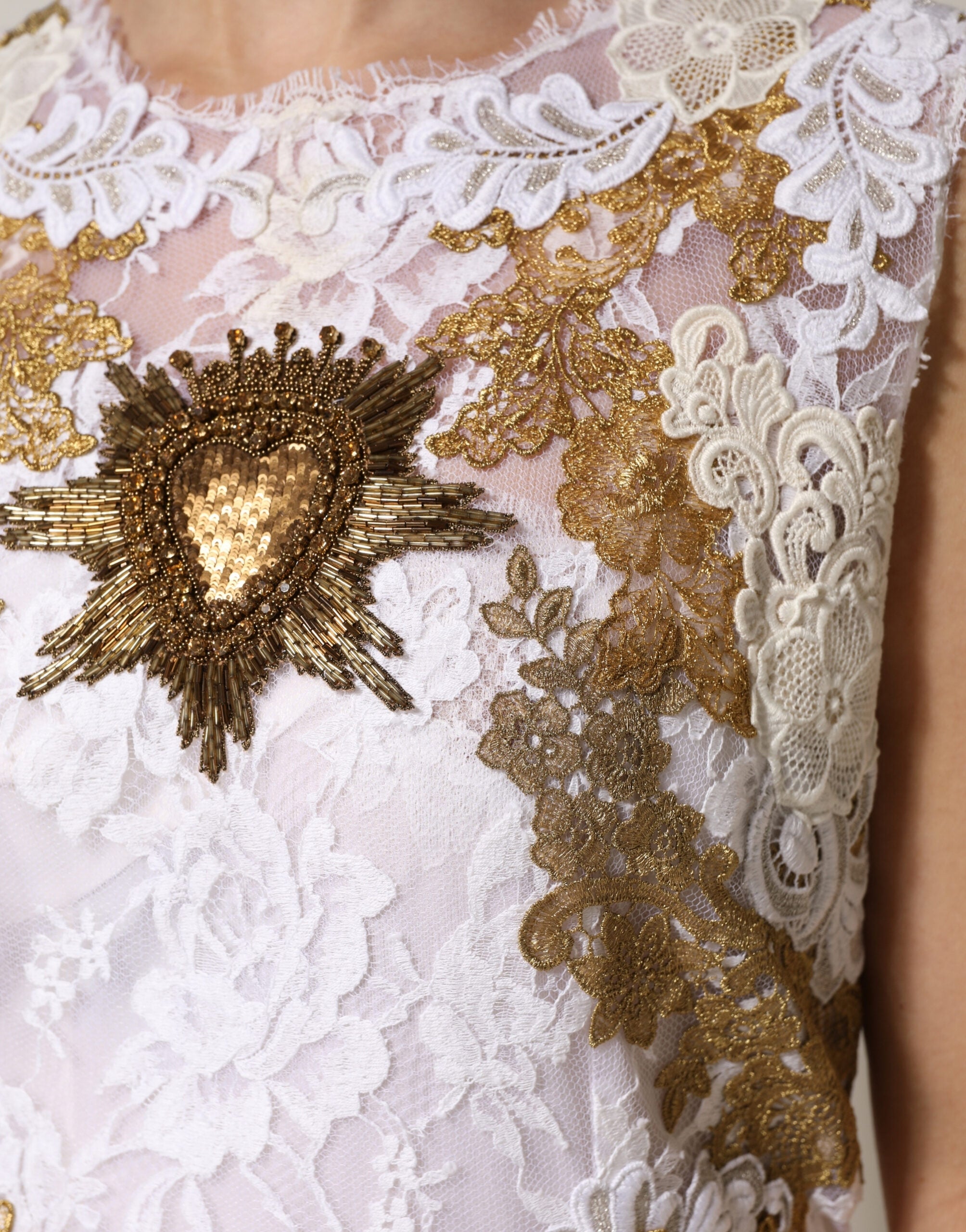 Dolce & Gabbana Elfenbeinfarbenes Seidenkleid mit Spitze und Verzierungen, ärmellos