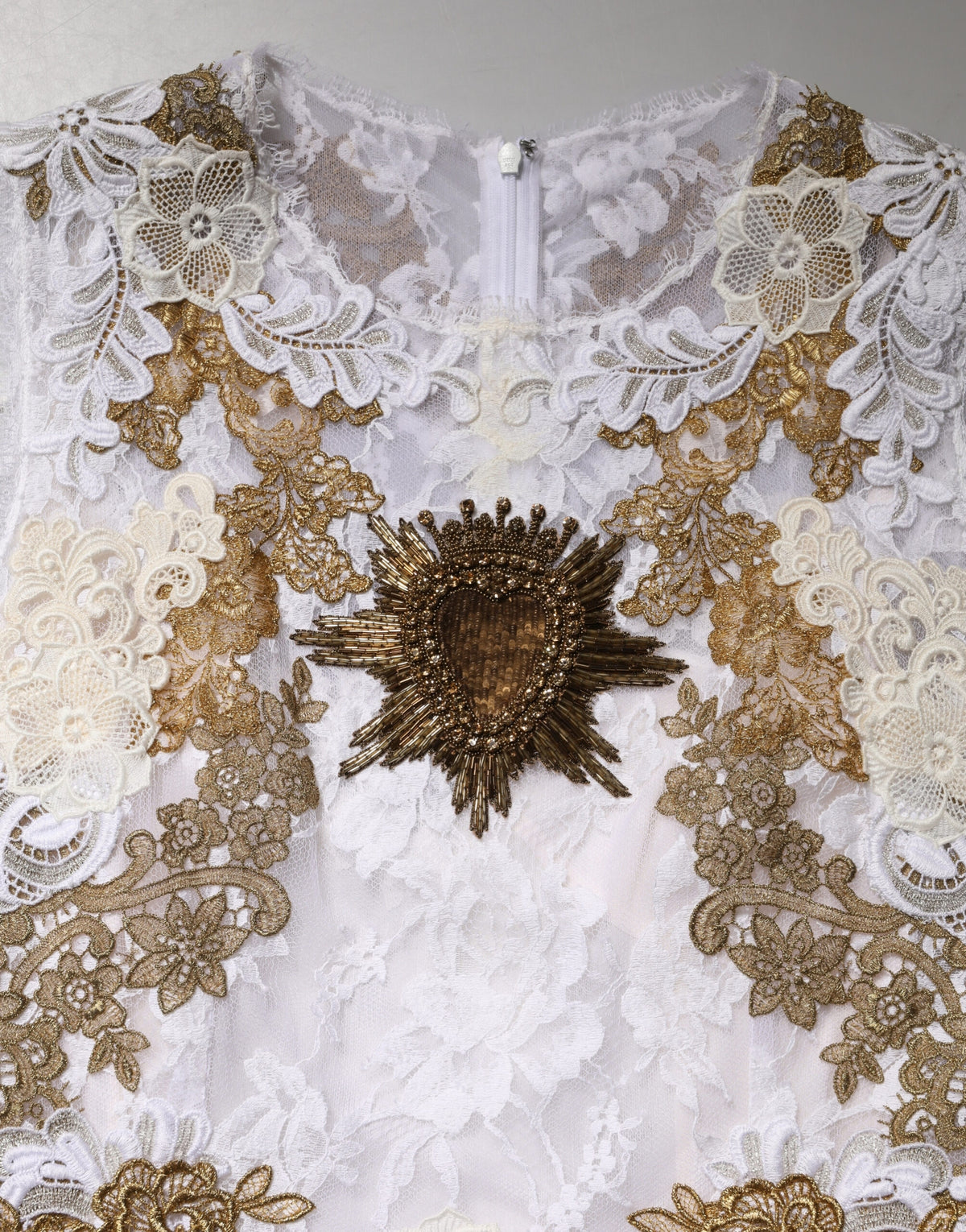 Dolce & Gabbana Elfenbeinfarbenes Seidenkleid mit Spitze und Verzierungen, ärmellos