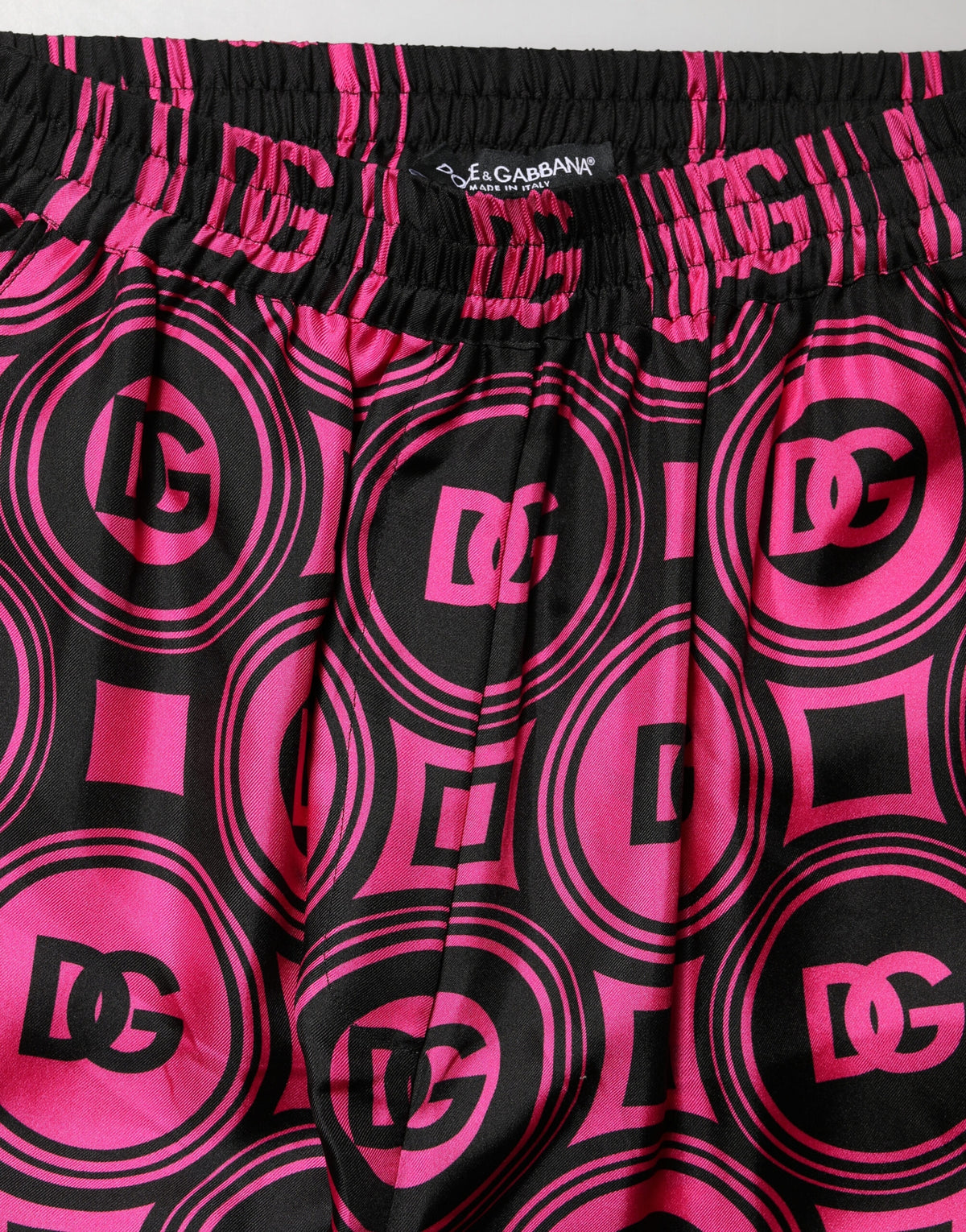 Dolce & Gabbana Schwarze Fuchsia-Seiden-Shorts mit Logo-Bund