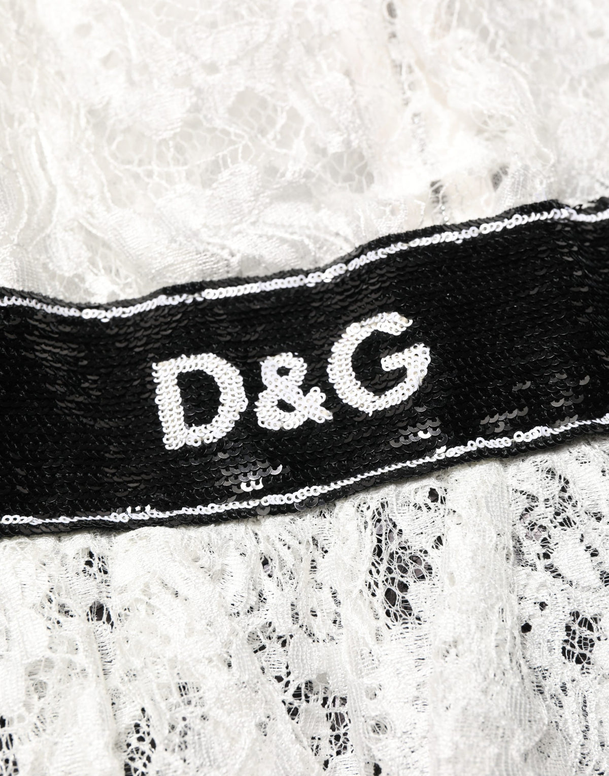 Dolce & Gabbana Kleid aus weißer Spitze mit schwarzem Rock und Verzierungen