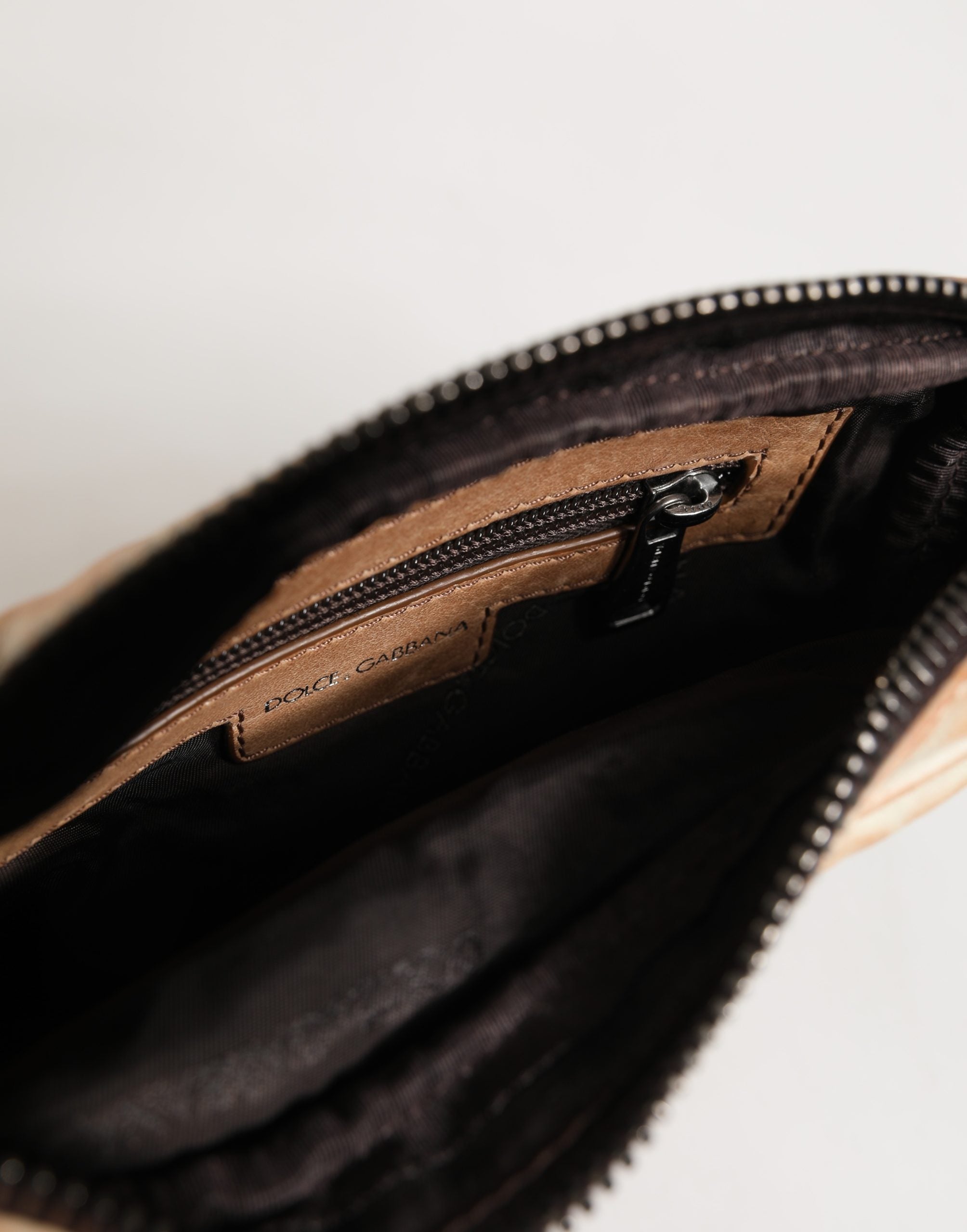 Dolce & Gabbana Beige Vintage Leder Umhängetasche mit Logo-Plakette für Herren