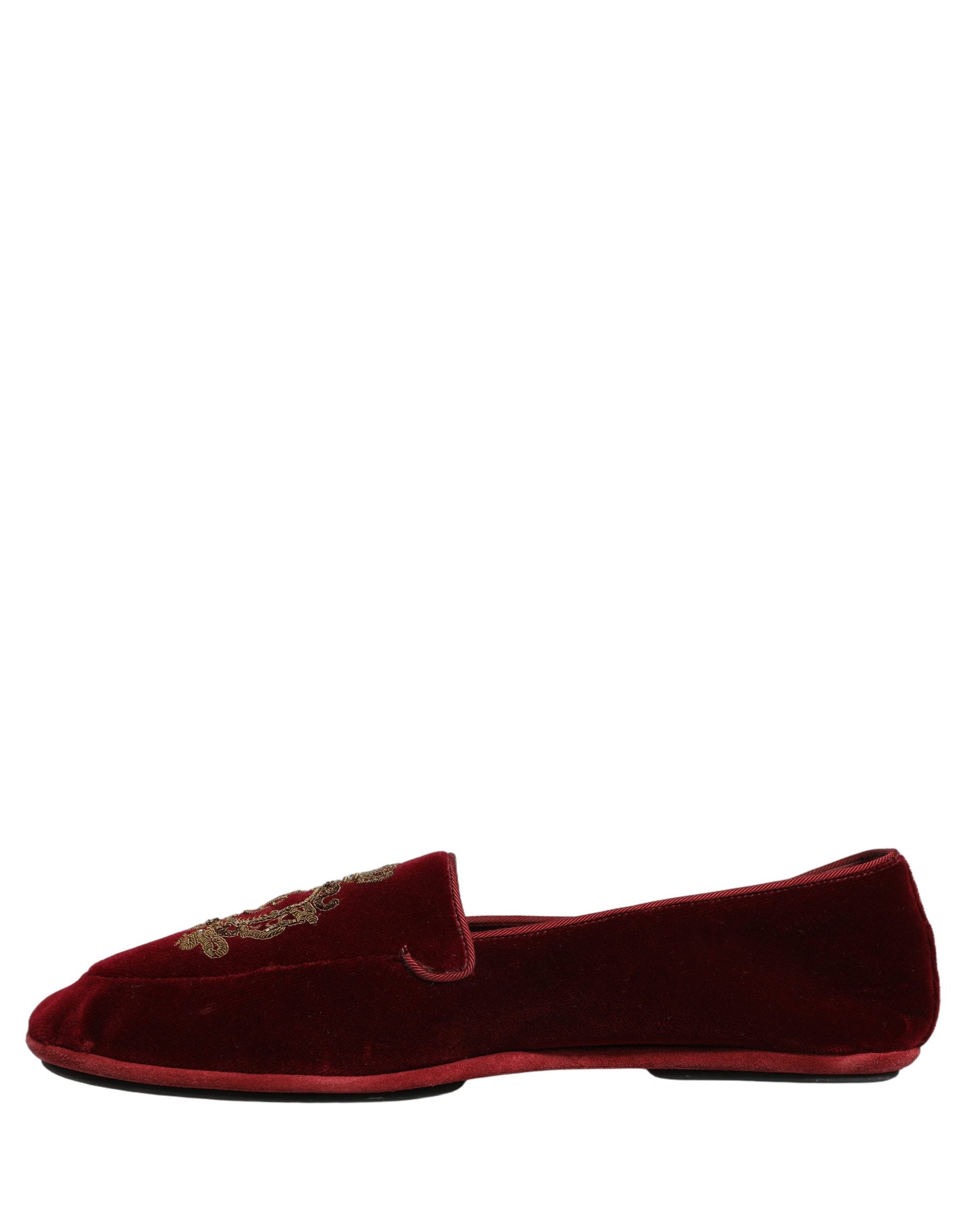 Dolce & Gabbana Burgunderrote Samt-Loafer mit Kronenstickerei