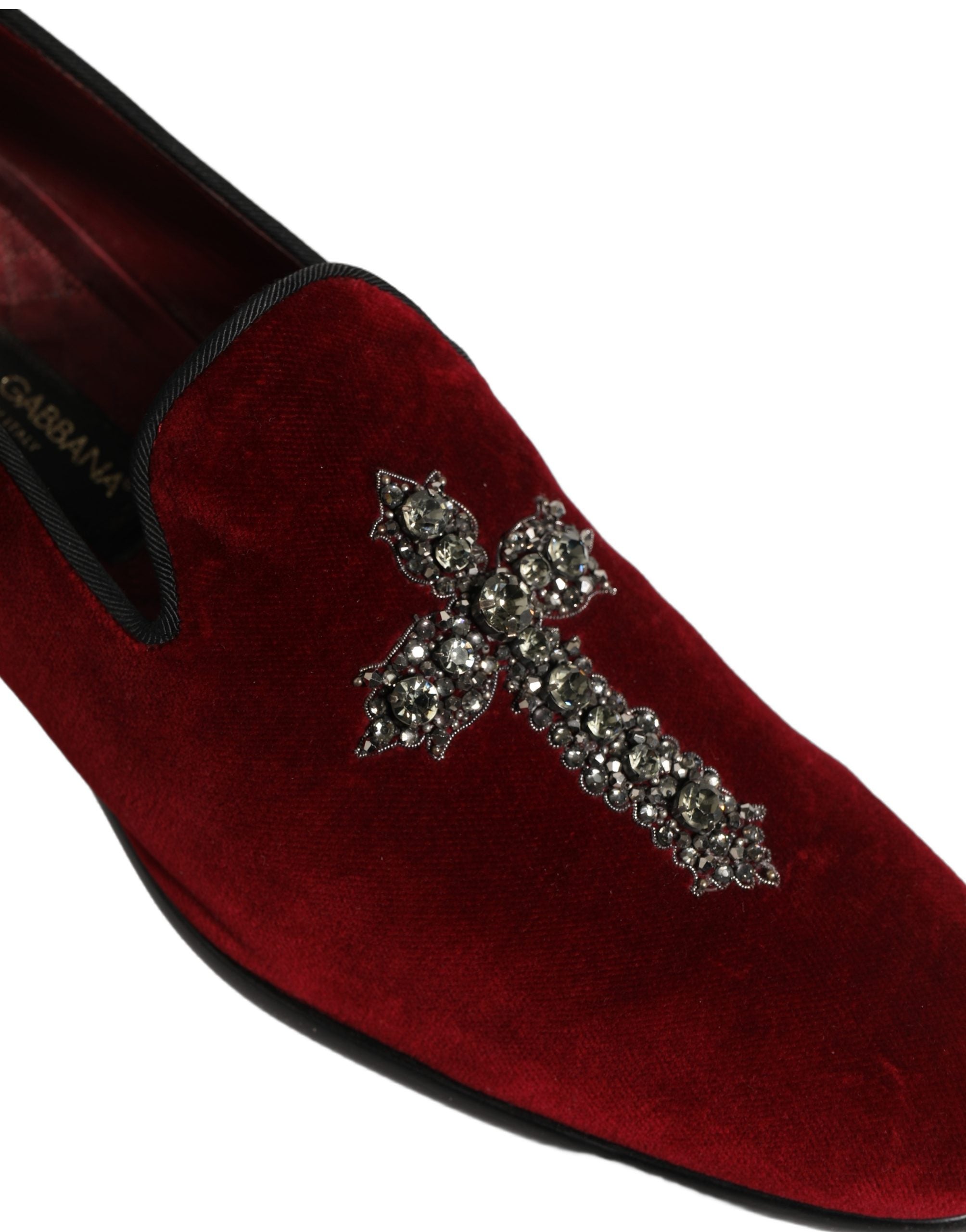 Dolce & Gabbana Bordeauxrote Wildleder-Slipper mit Kreuz-Applikation