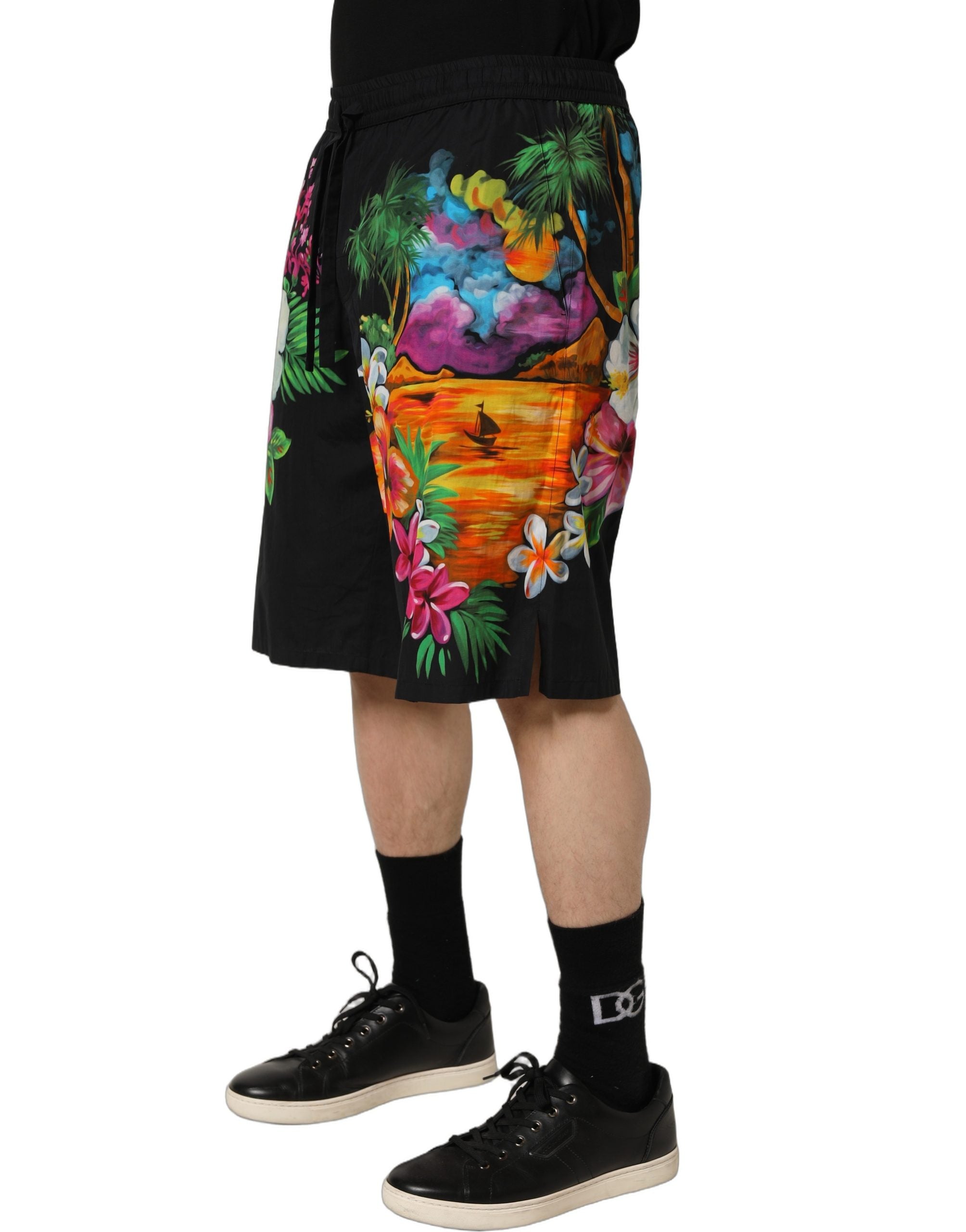 Dolce & Gabbana Schwarze Bermuda-Shorts aus Baumwolle mit tropischem Blumenmuster