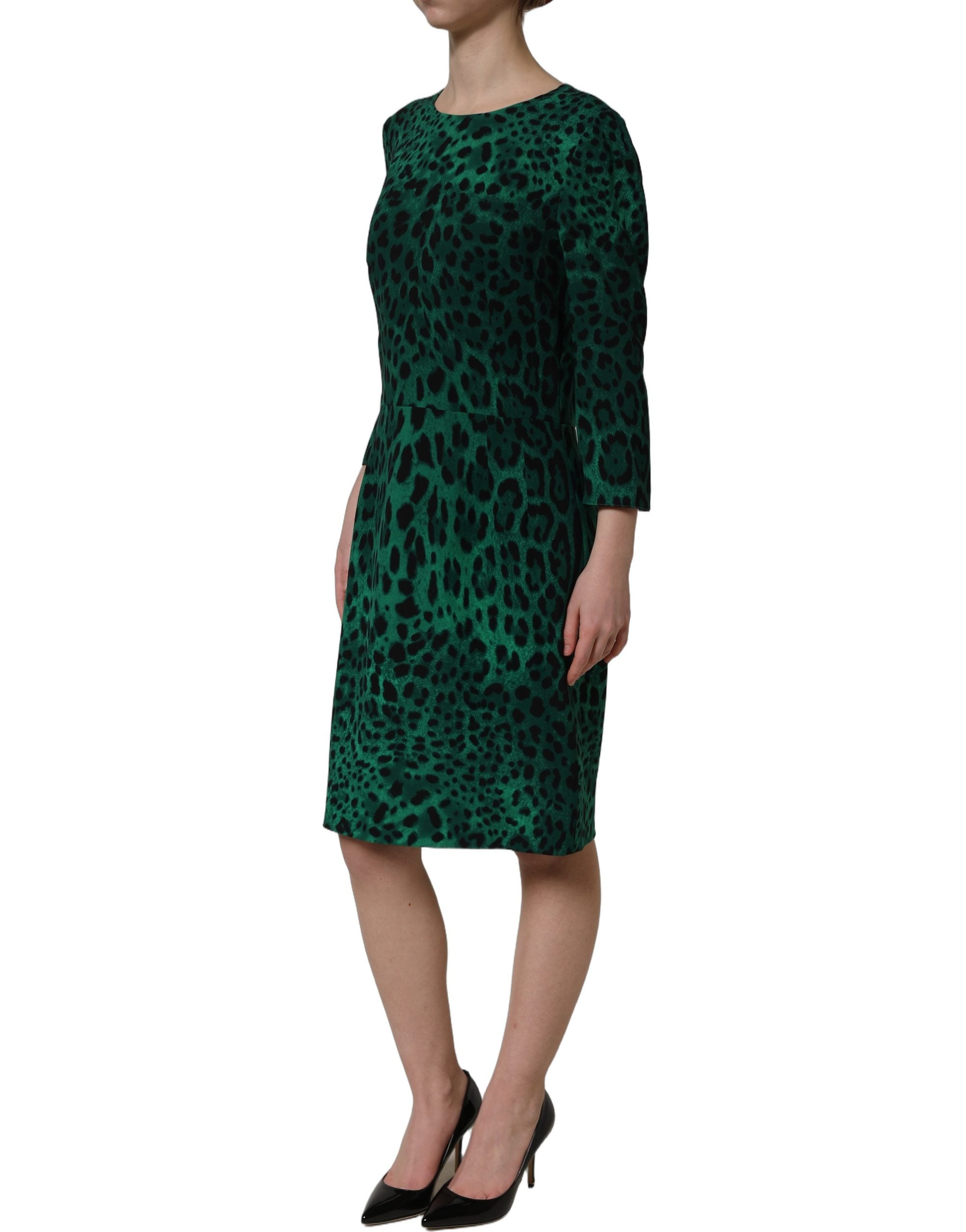 Dolce & Gabbana Knielanges Kleid mit grünem Leopardenmuster aus Seide