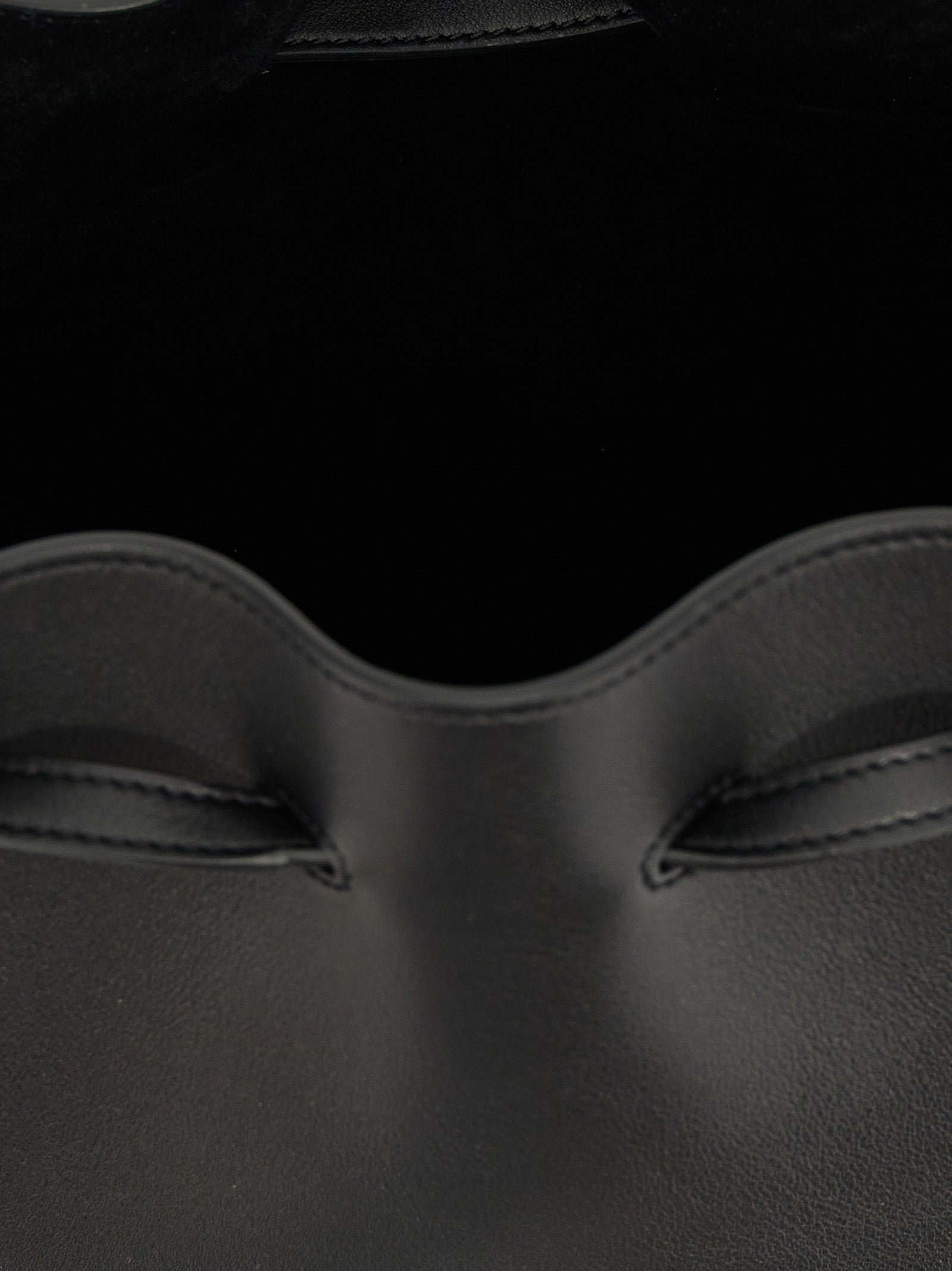 Valentino Garavani Schwarze Kalbsleder-Schultertasche