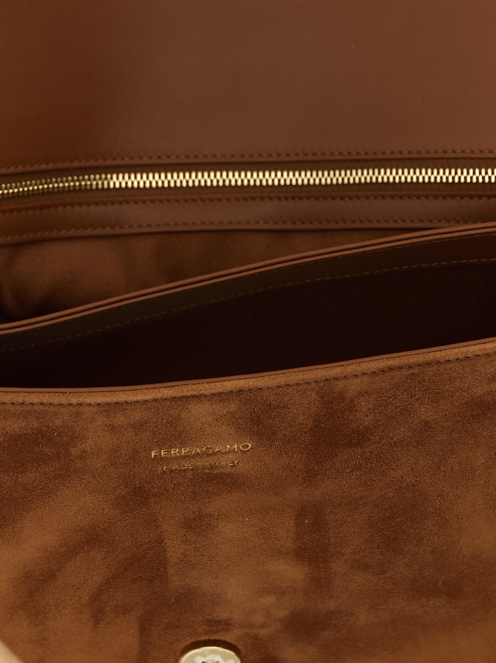 Ferragamo Braune Ziegenleder-Schultertasche