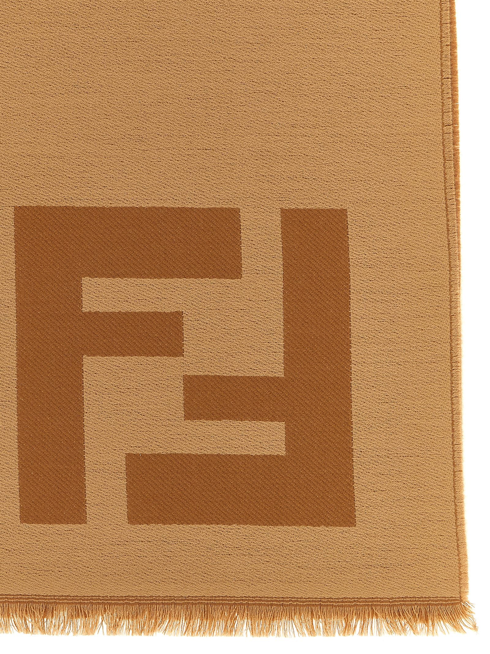 Fendi Brauner Foulard aus reiner Schurwolle