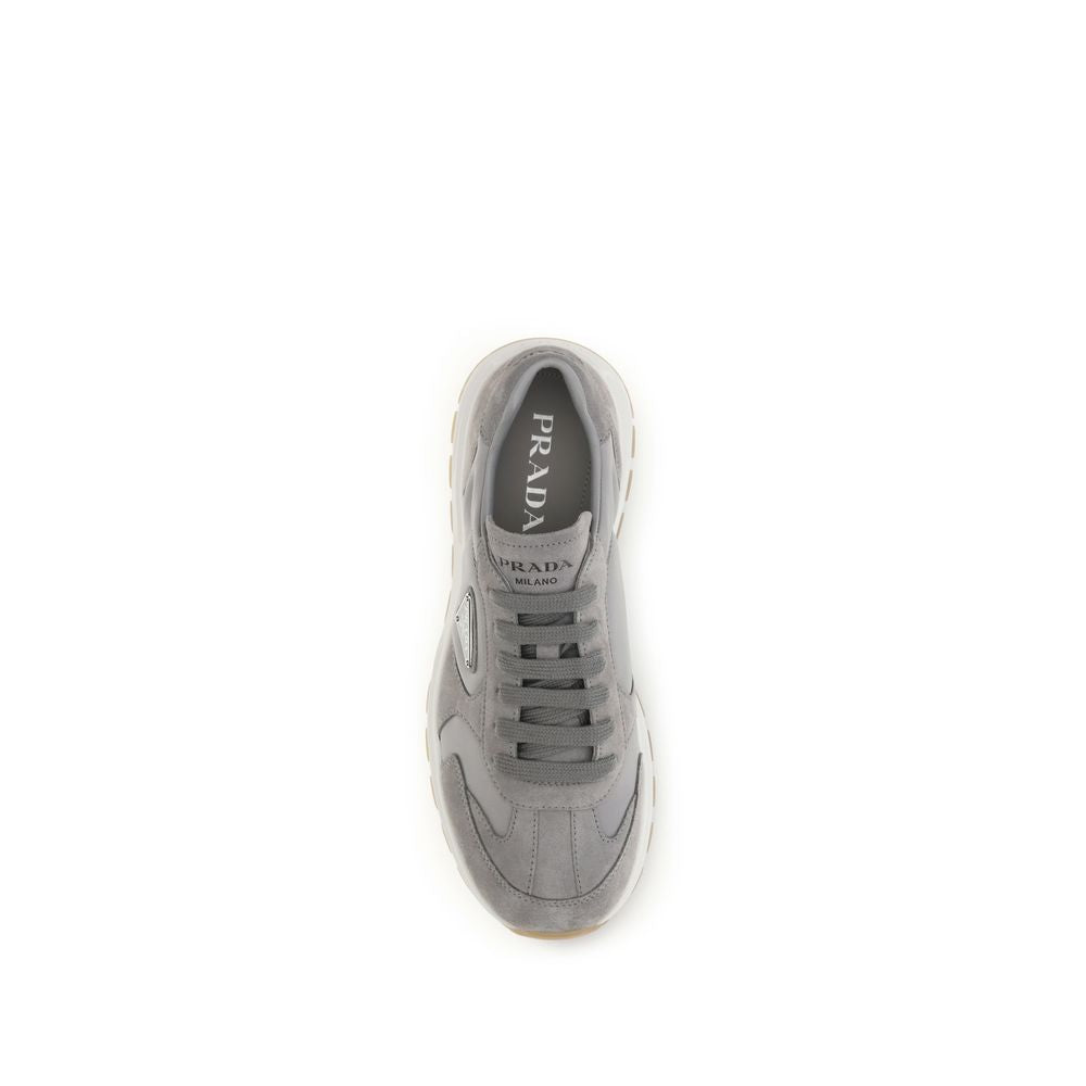 Prada Graue Sportschuhe aus recyceltem Polyamid