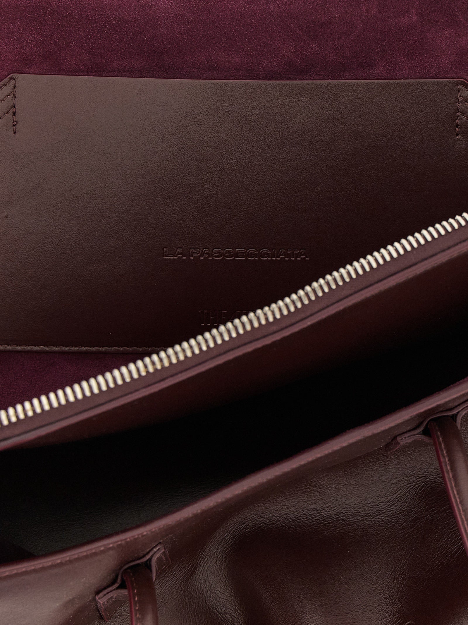 The Attico Schultertasche aus violettem Rindsleder