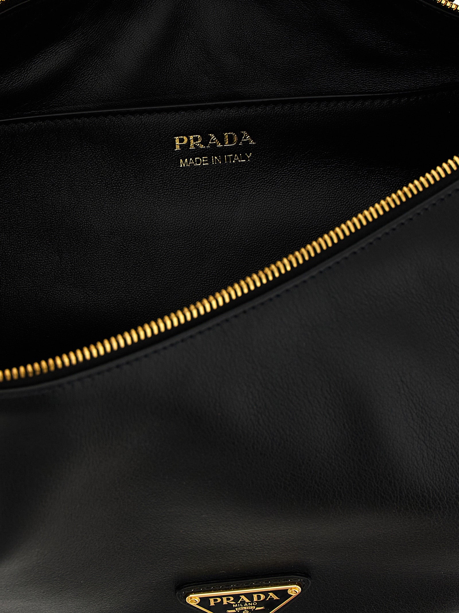 Prada Schwarze Kalbsleder-Schultertasche