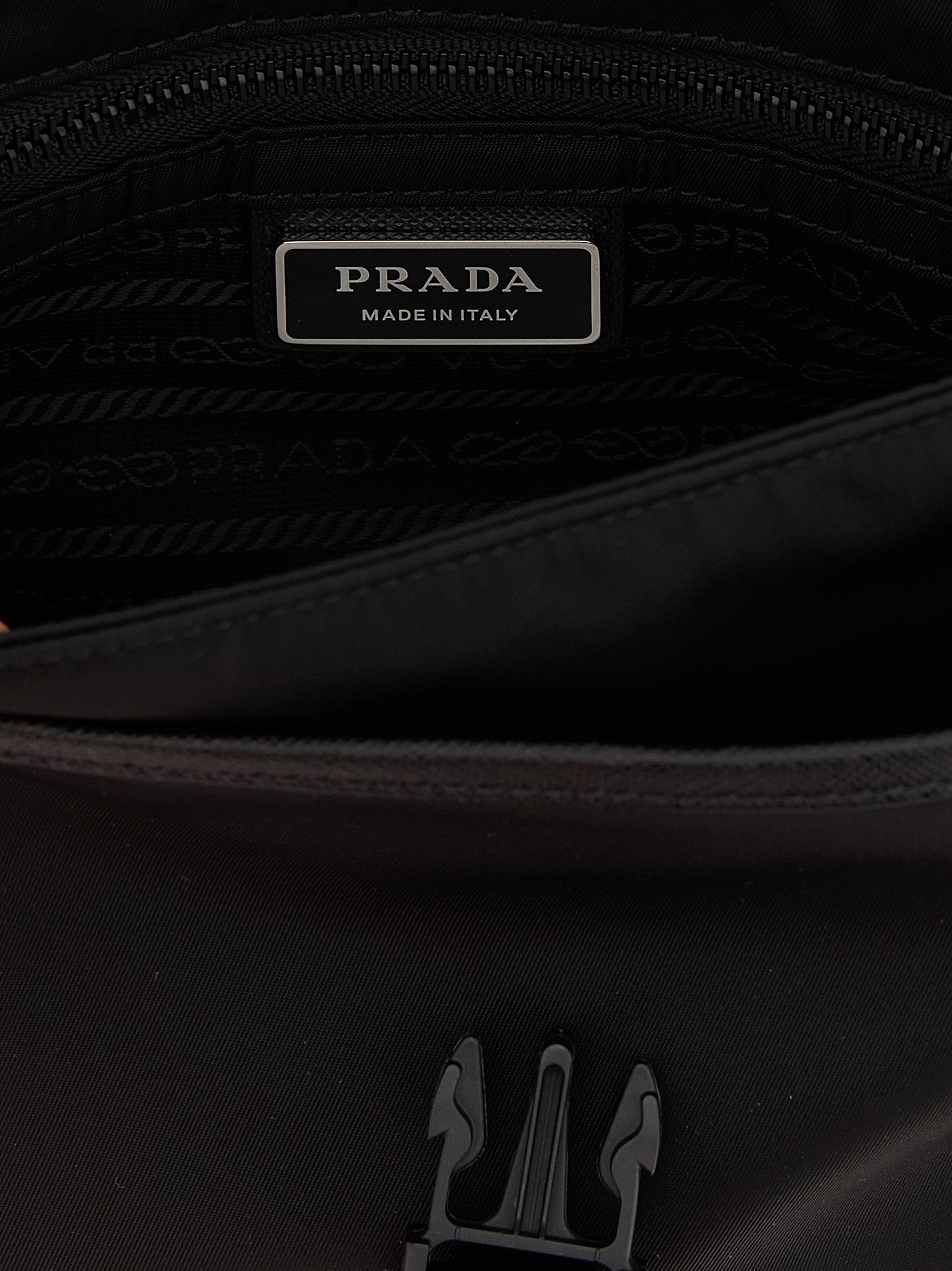 Prada Schwarze Crossbody-Tasche aus recyceltem Polyamid
