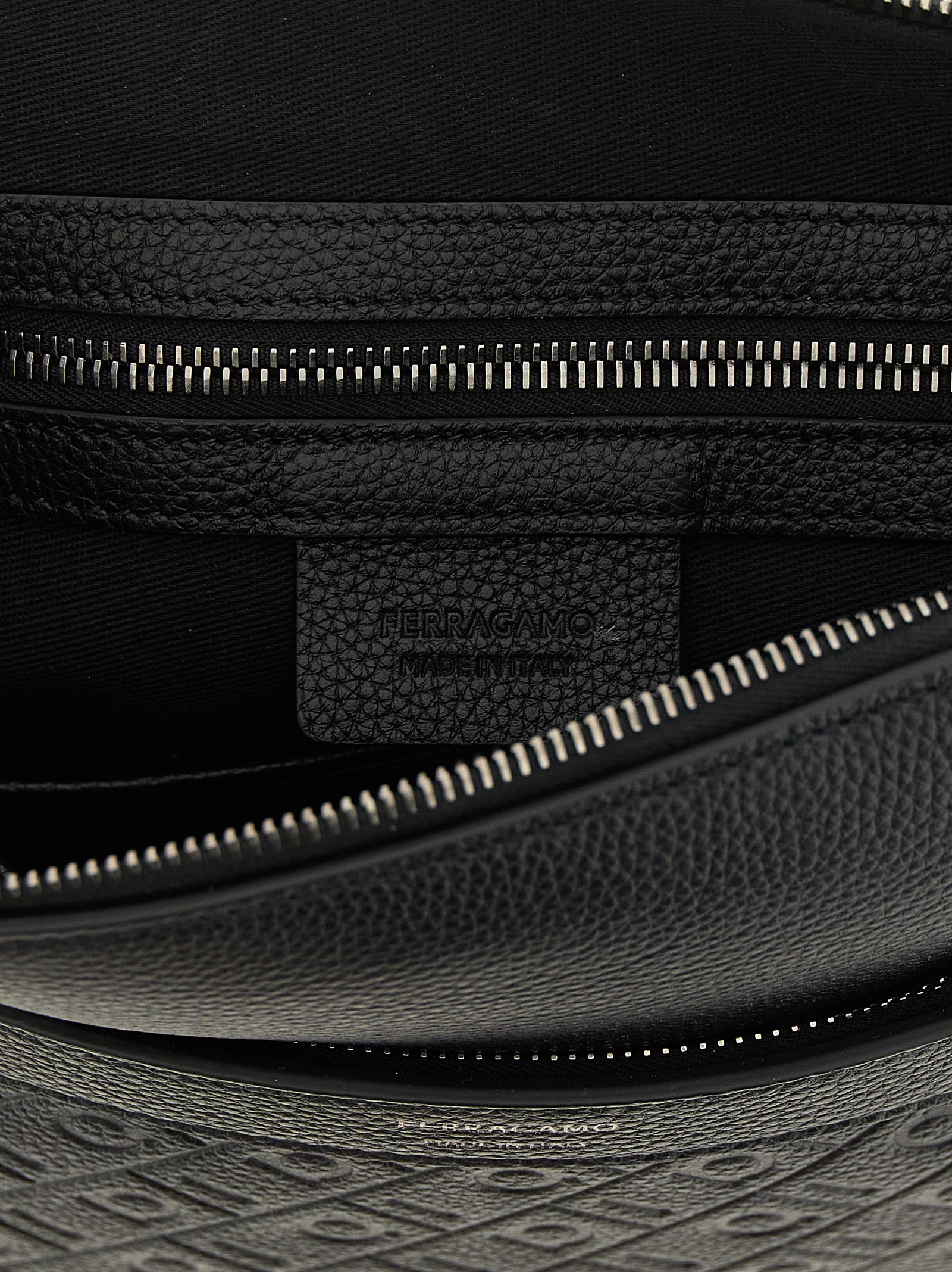 Ferragamo Schwarze Kalbsleder-Umhängetasche