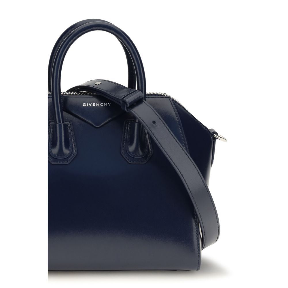 Givenchy Handtasche aus blauem Kalbsleder Bos Taurus