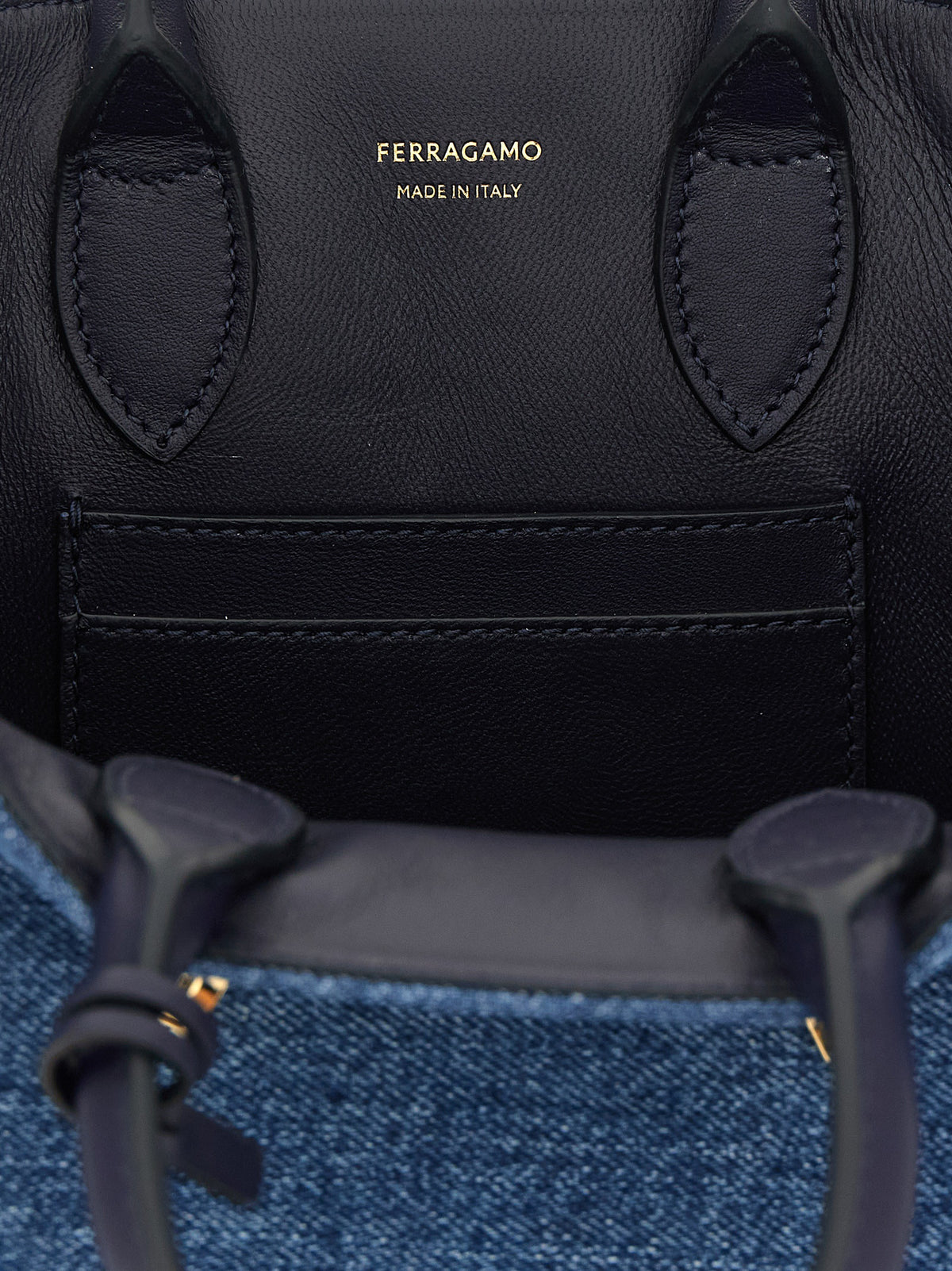 Ferragamo Blaue Stoffhandtasche