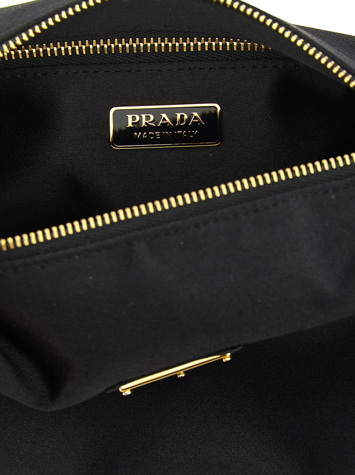 Prada Schwarze Schultertasche aus Viskose