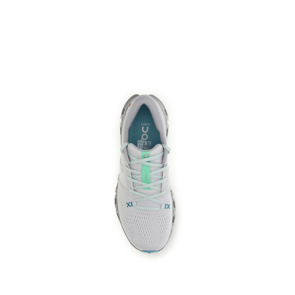 ON Weiße Stoff-Sneaker im Athletic-Look