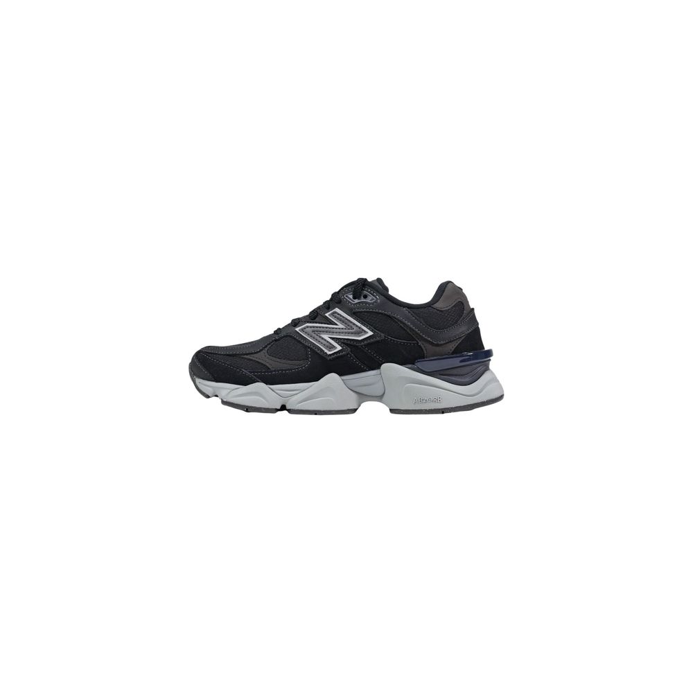 New Balance Schwarze Wildleder-Sneaker mit klobiger Sohle