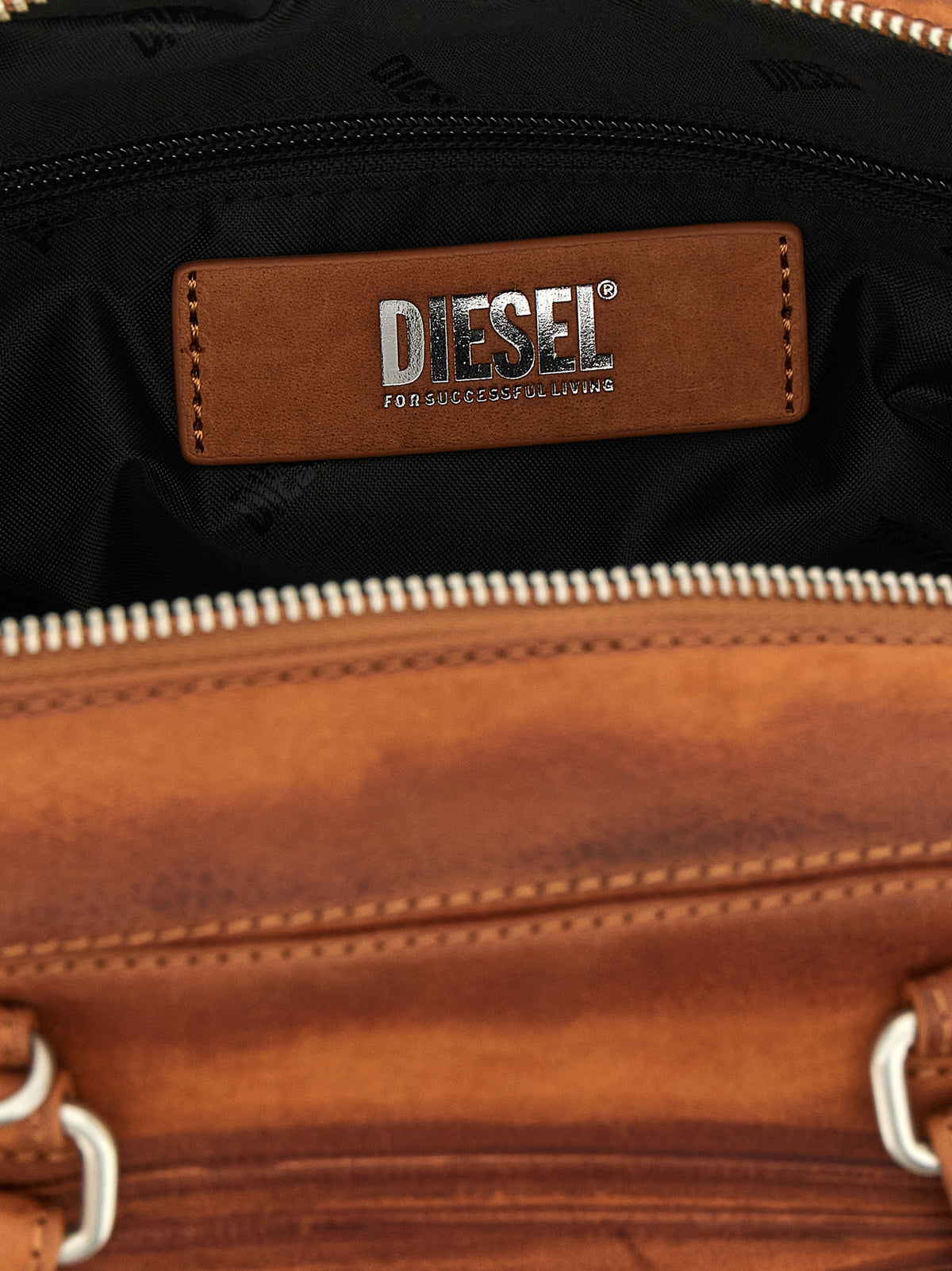 Diesel Schultertasche aus braunen Fasern