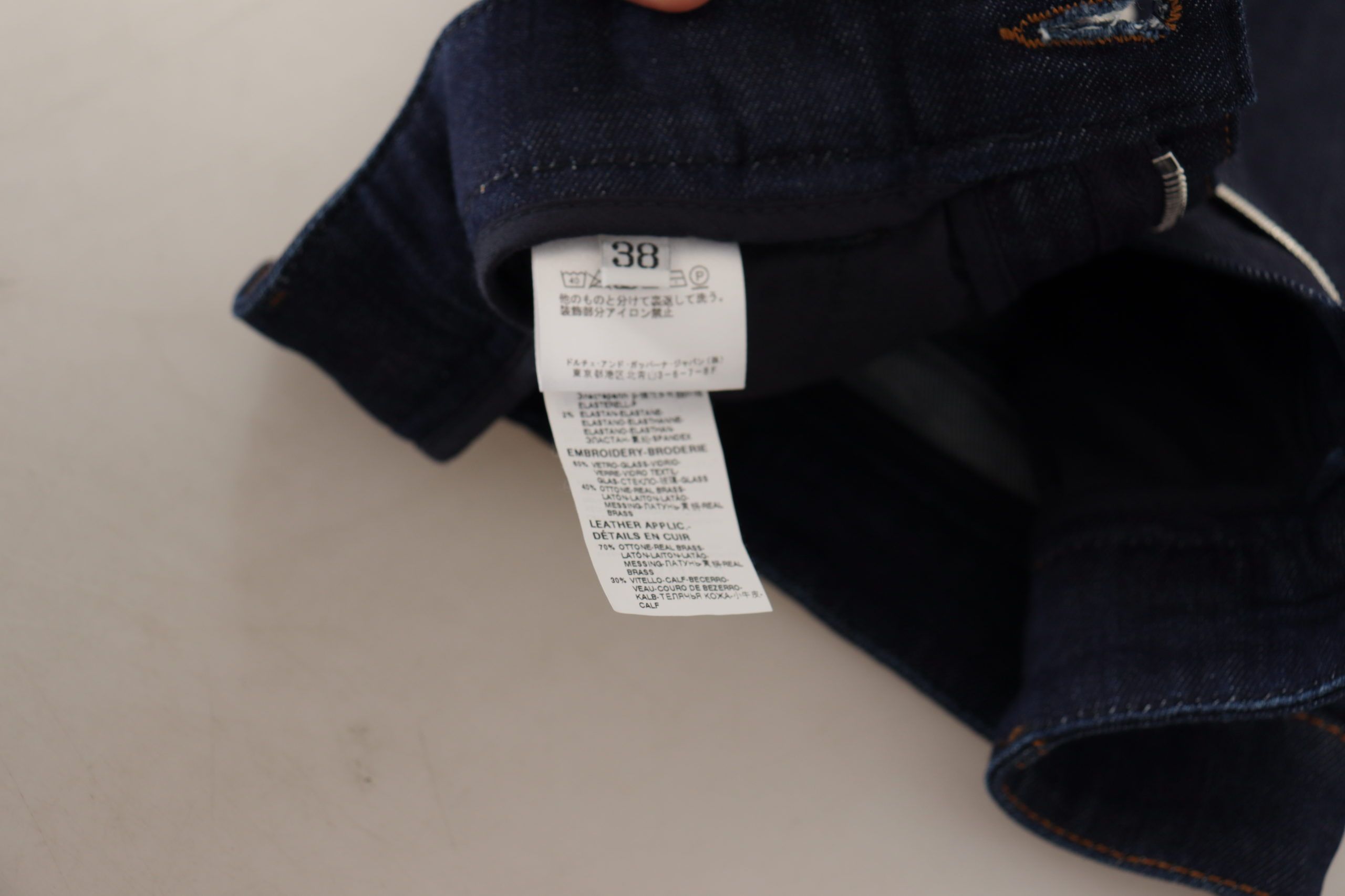 Dolce & Gabbana Blaue Stretch-Denim-Hotpants mit Kristallen
