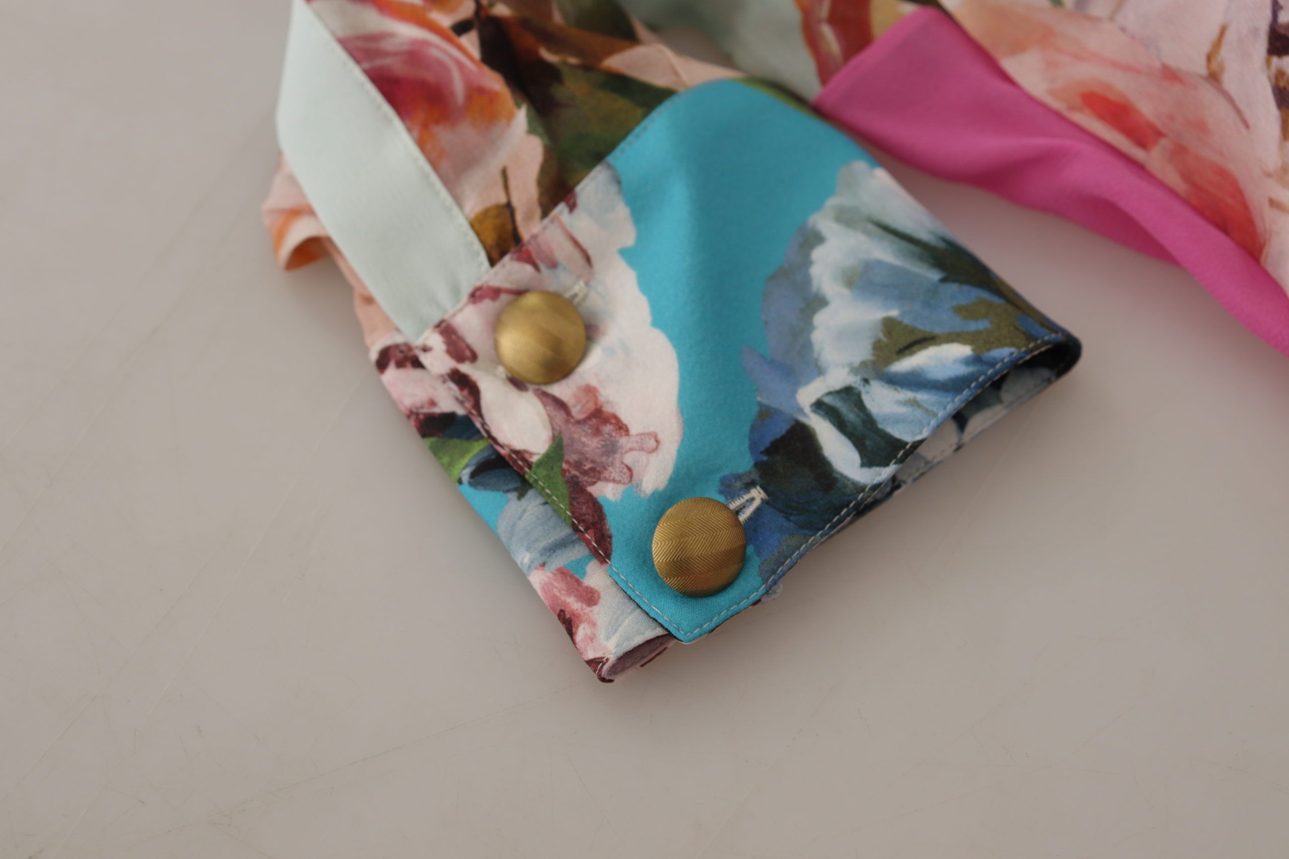 Dolce & Gabbana Multicolor Floral Patchwork Design Ascot Kragen Top Bluse
