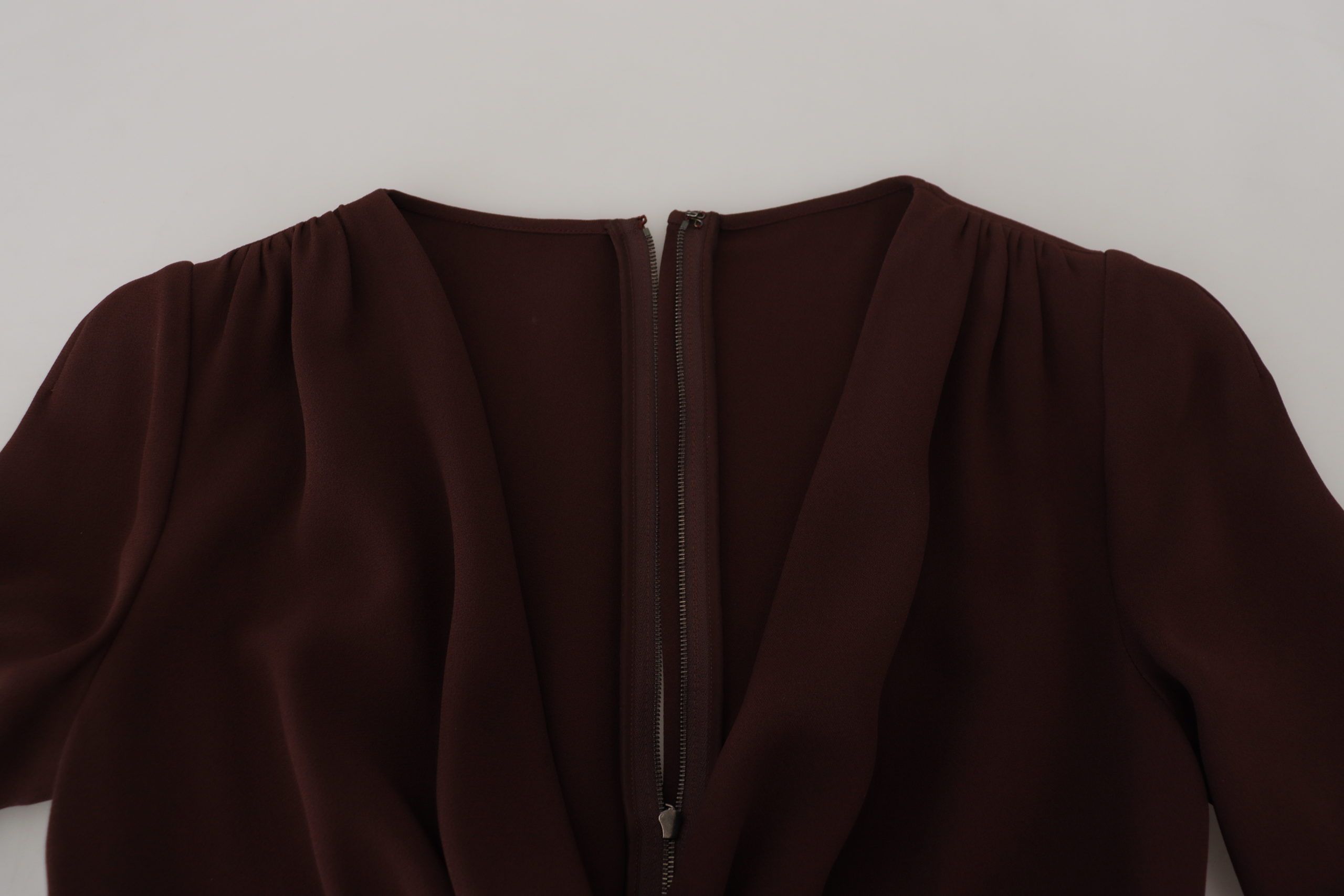 Dolce & Gabbana Braunes langärmeliges Midi-Stretch-Kleid mit Wickeloptik