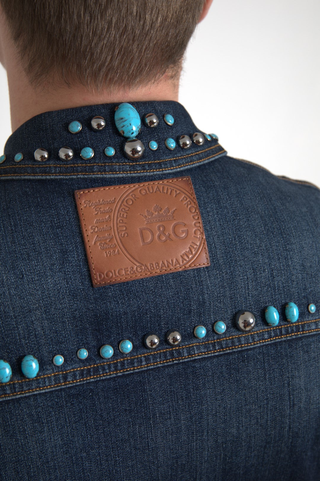 Dolce & Gabbana Blaue Denim-Jacke mit türkisfarbenen Steinen und Nieten