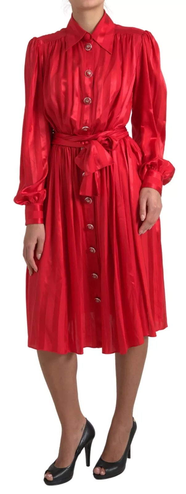 Dolce & Gabbana Rotes Midikleid mit Gürtel und Knopfleiste aus Satin und Seide
