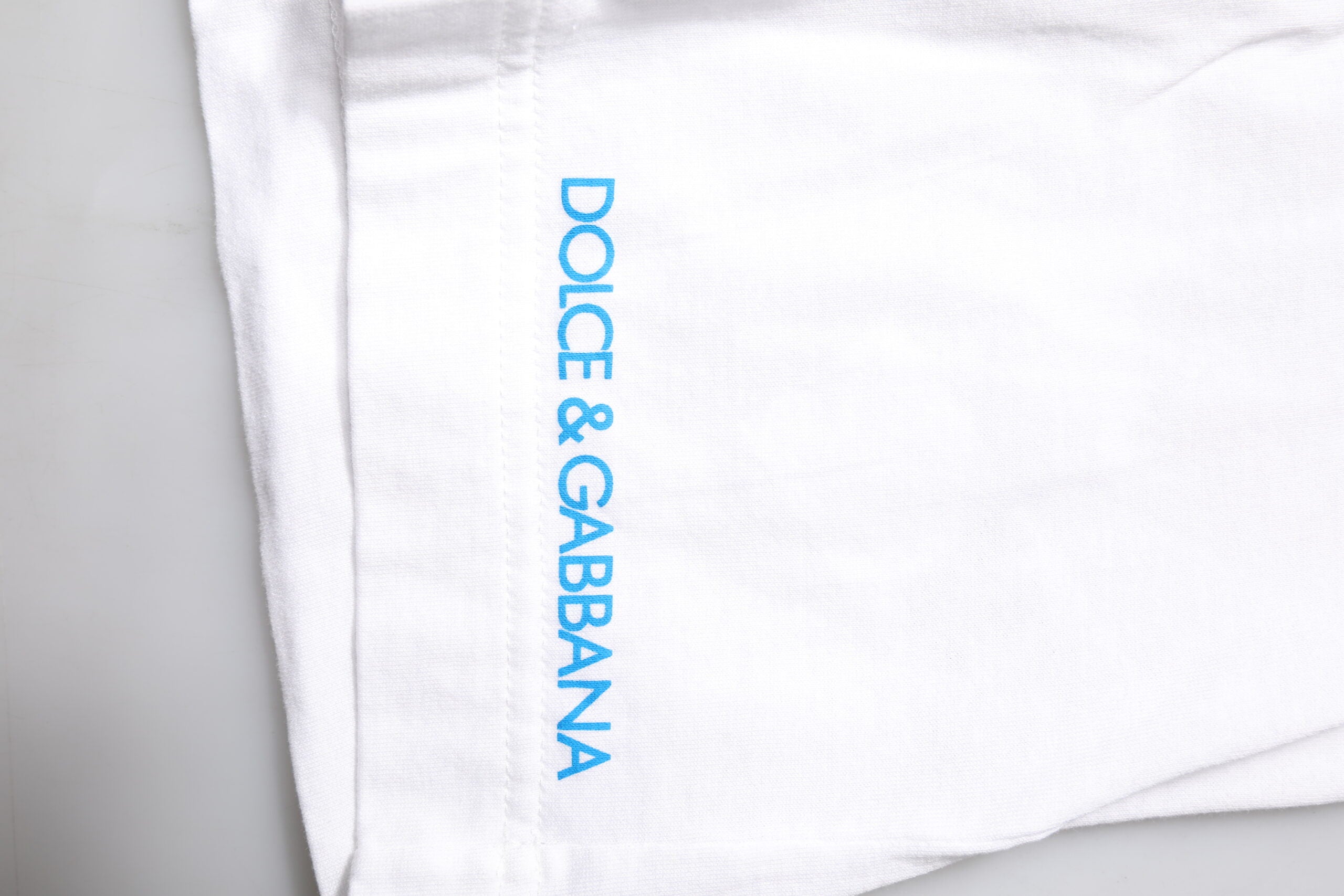 Dolce & Gabbana Weißes Baumwoll-T-Shirt mit Grafikdruck und Rundhalsausschnitt
