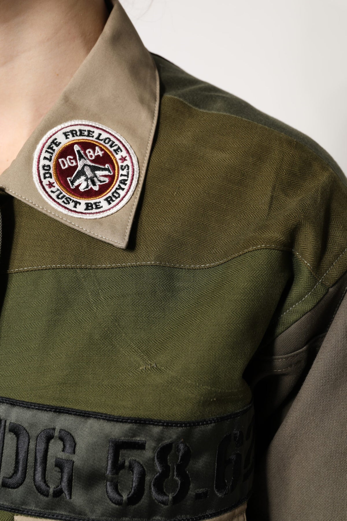 Dolce & Gabbana Militärgrüne Jacke aus Baumwolle mit Knopfleiste