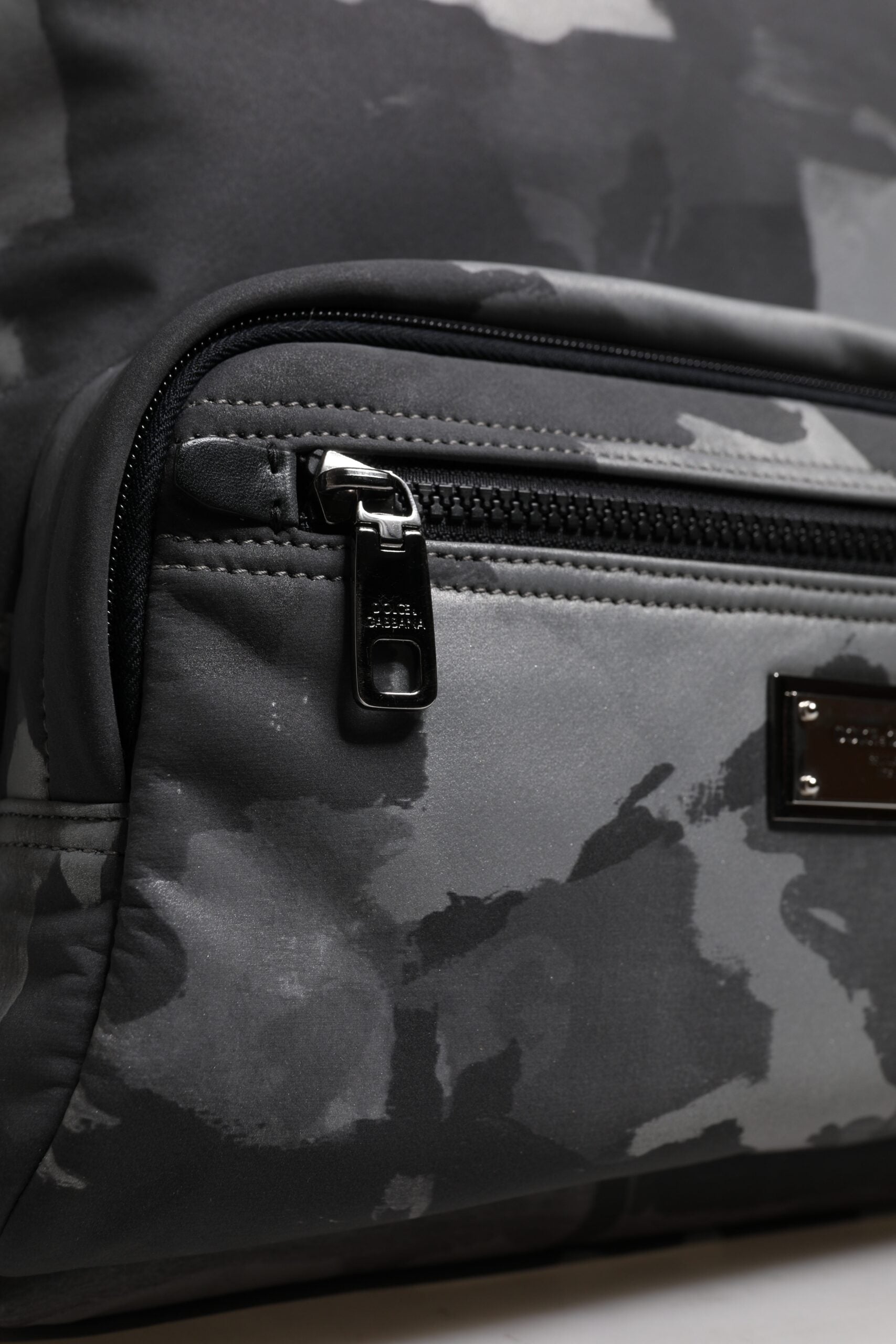 Dolce & Gabbana Graue Baumwolle Camouflage Logo Plaque Rucksack Tasche
