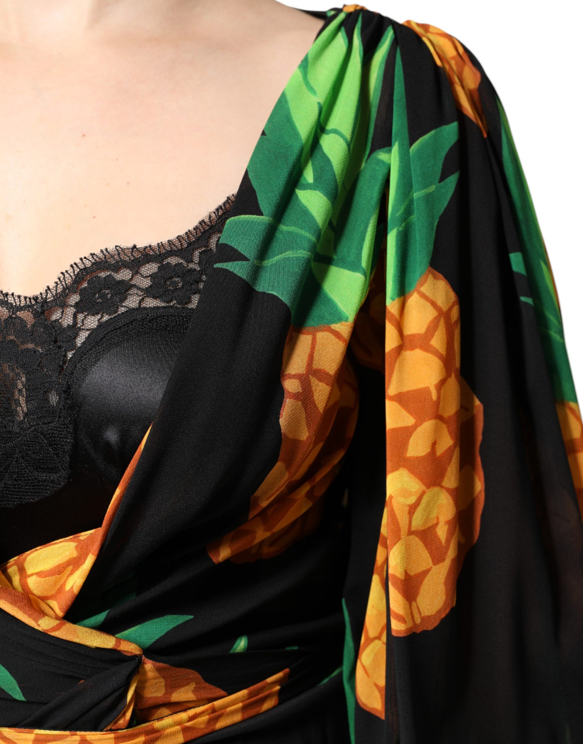 Dolce & Gabbana Schwarzes Seiden-Wickelkleid mit drapiertem Ananas-Print