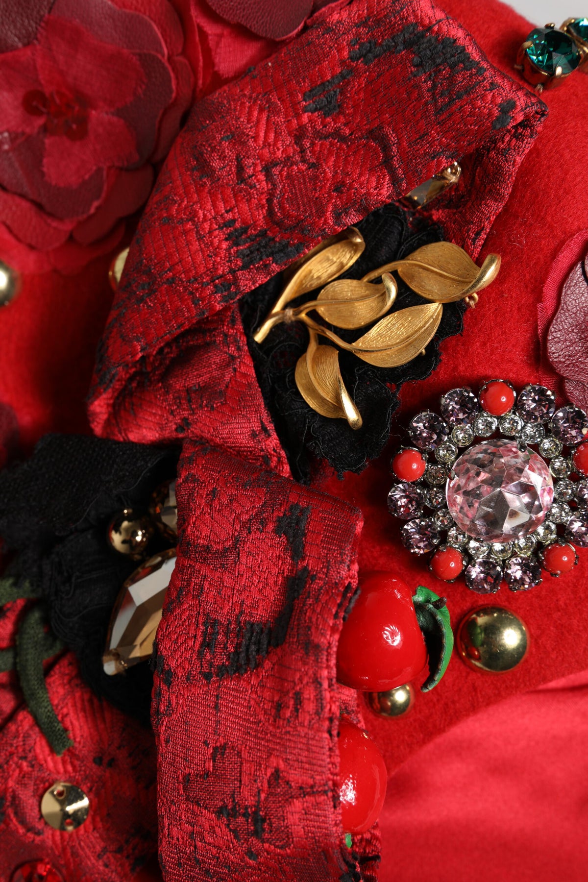 Dolce & Gabbana Rot Kristall Gold Rosen Brosche verschönert Hut