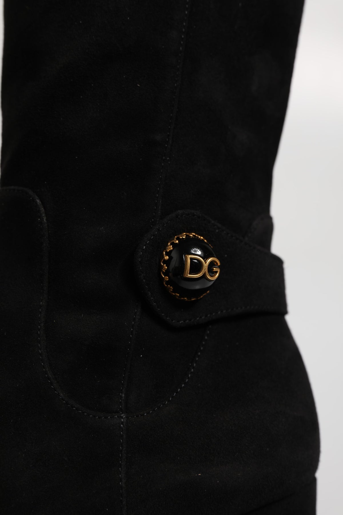 Dolce & Gabbana Schwarze kniehohe Stiefel aus Wildleder Schuhe