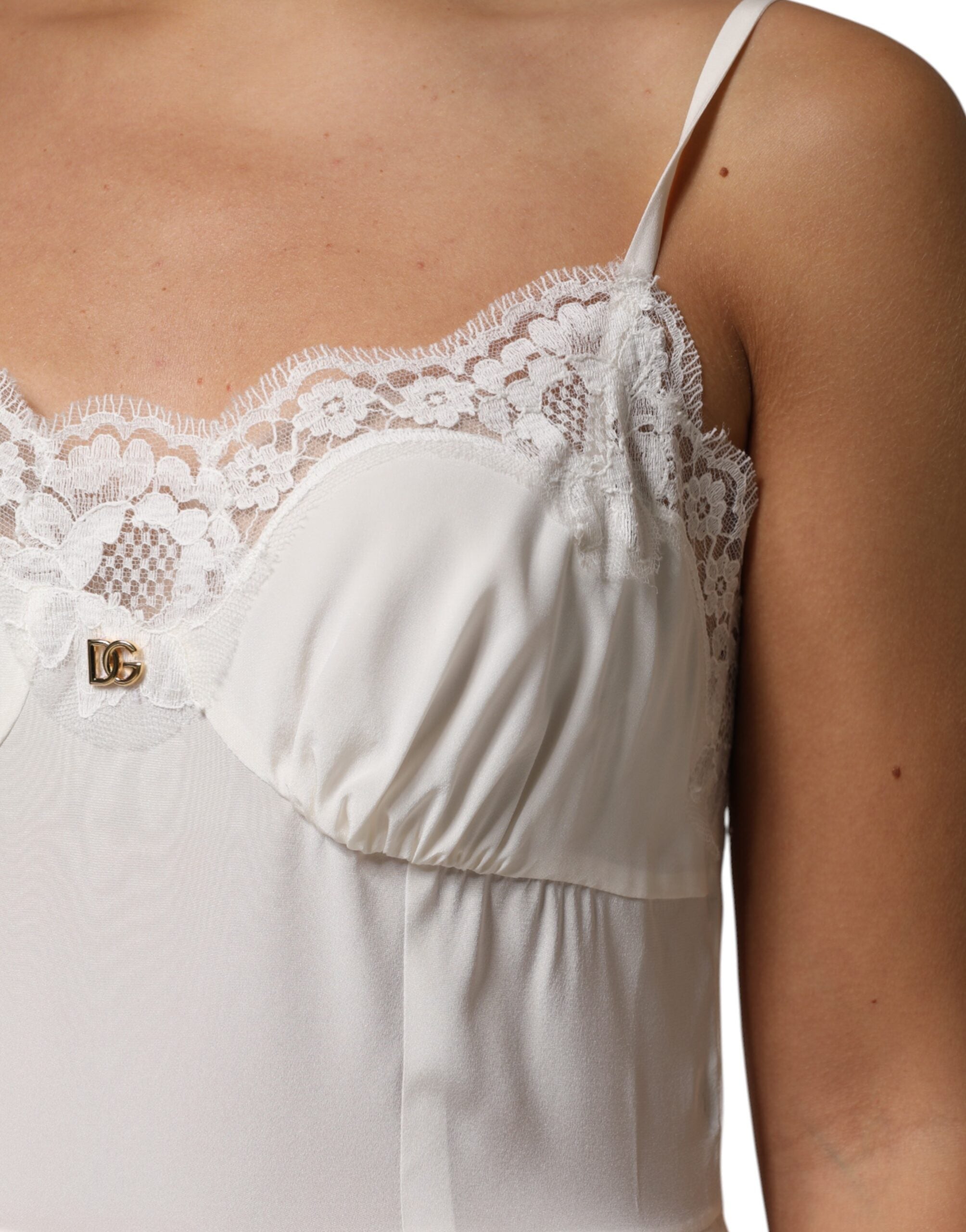 Dolce & Gabbana Weißes Spitzenkleid mit goldenem DG-Logo aus Seide Nachtwäsche