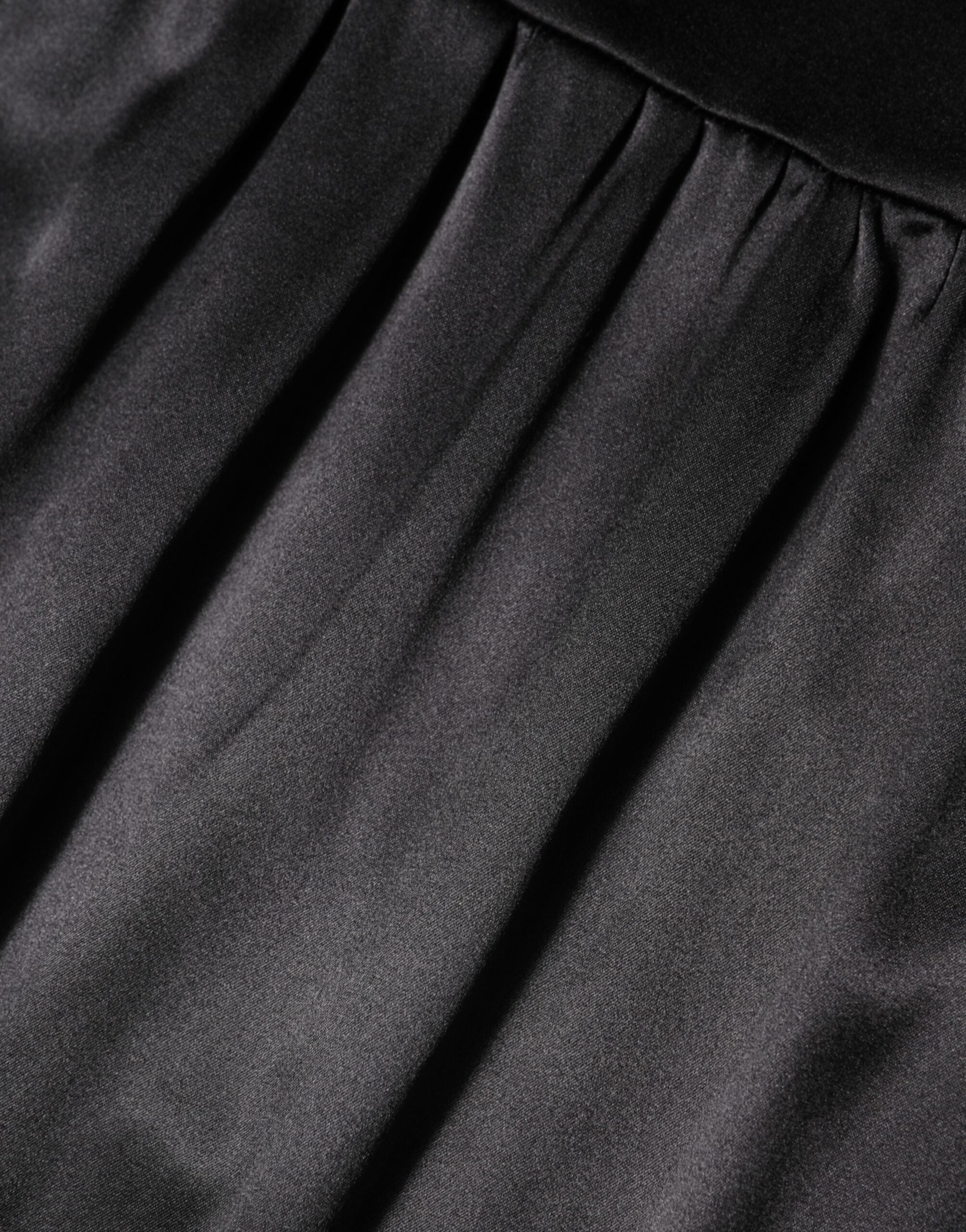 Dolce & Gabbana Schwarzes ärmelloses Minikleid mit Spitzenbesatz aus einer Seidenmischung