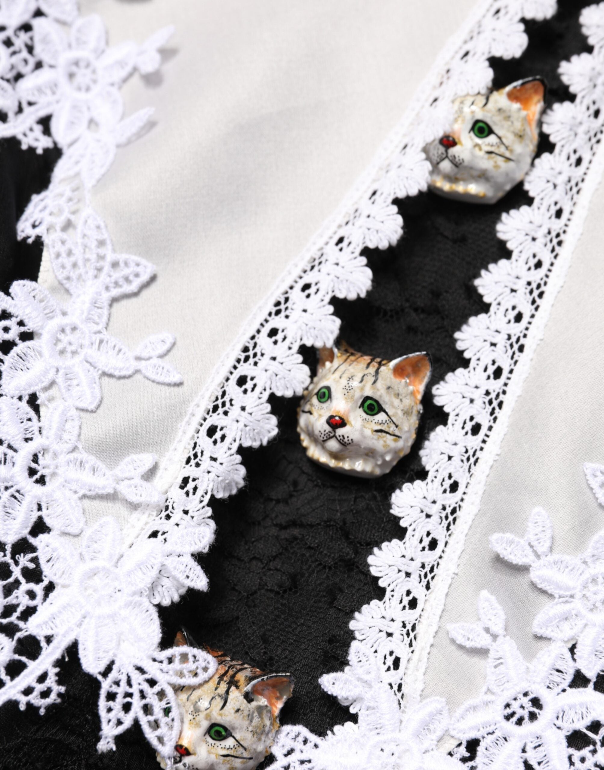 Dolce & Gabbana Schwarzes Seiden-Midi-Kleid mit Makramee-Spitze