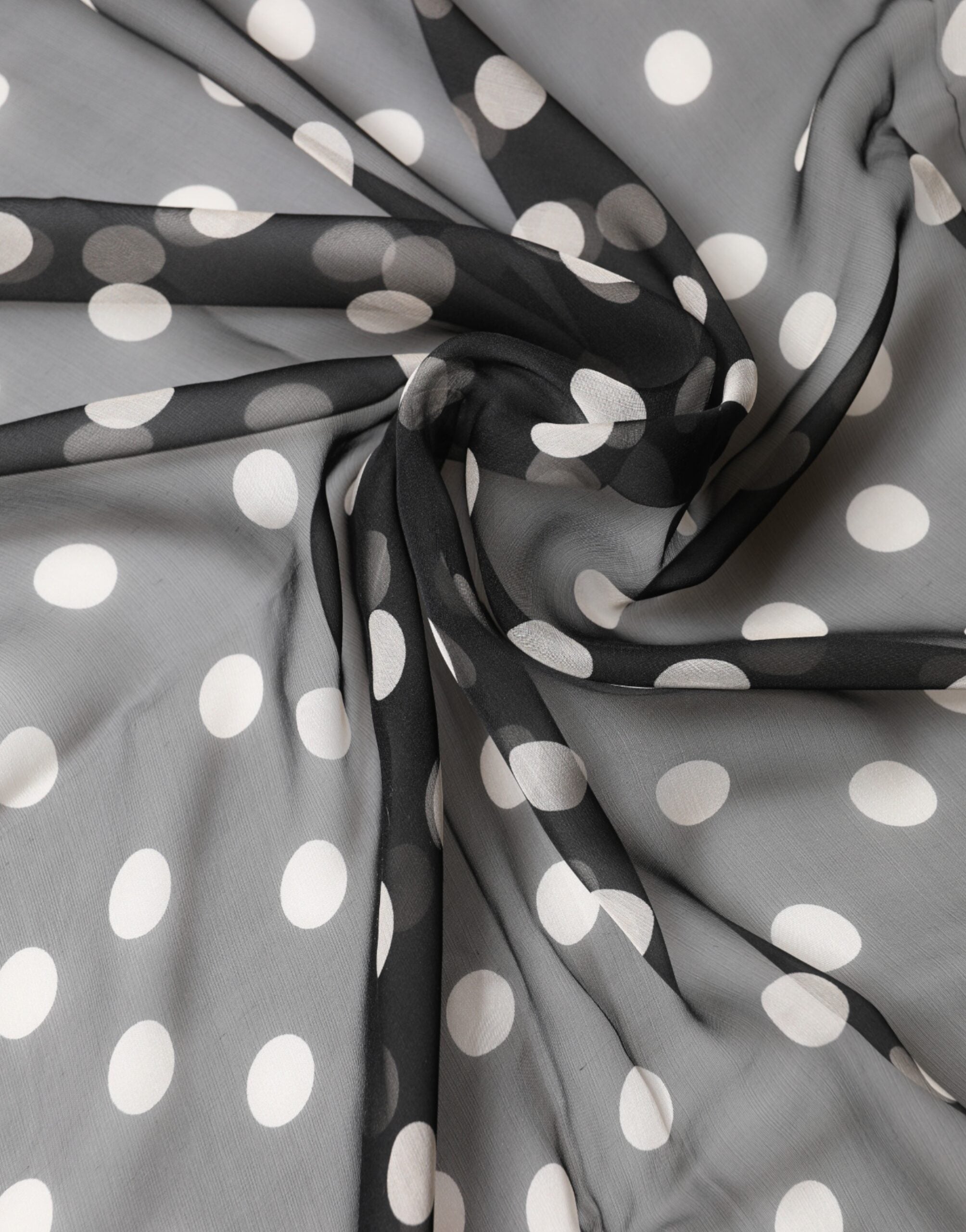 Dolce & Gabbana Schwarzer Seidenschal mit Polka Dots 205cm x 137cm