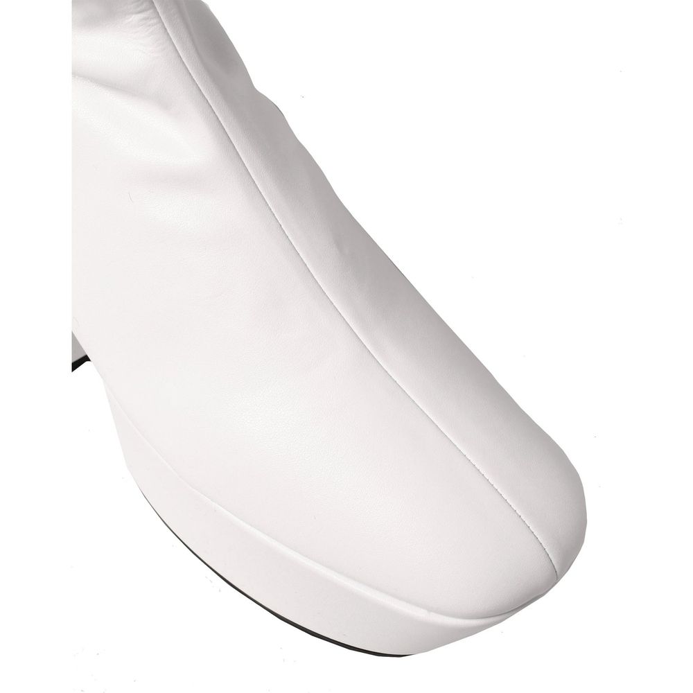 Prada Weiße Stiefel aus Polyethylen