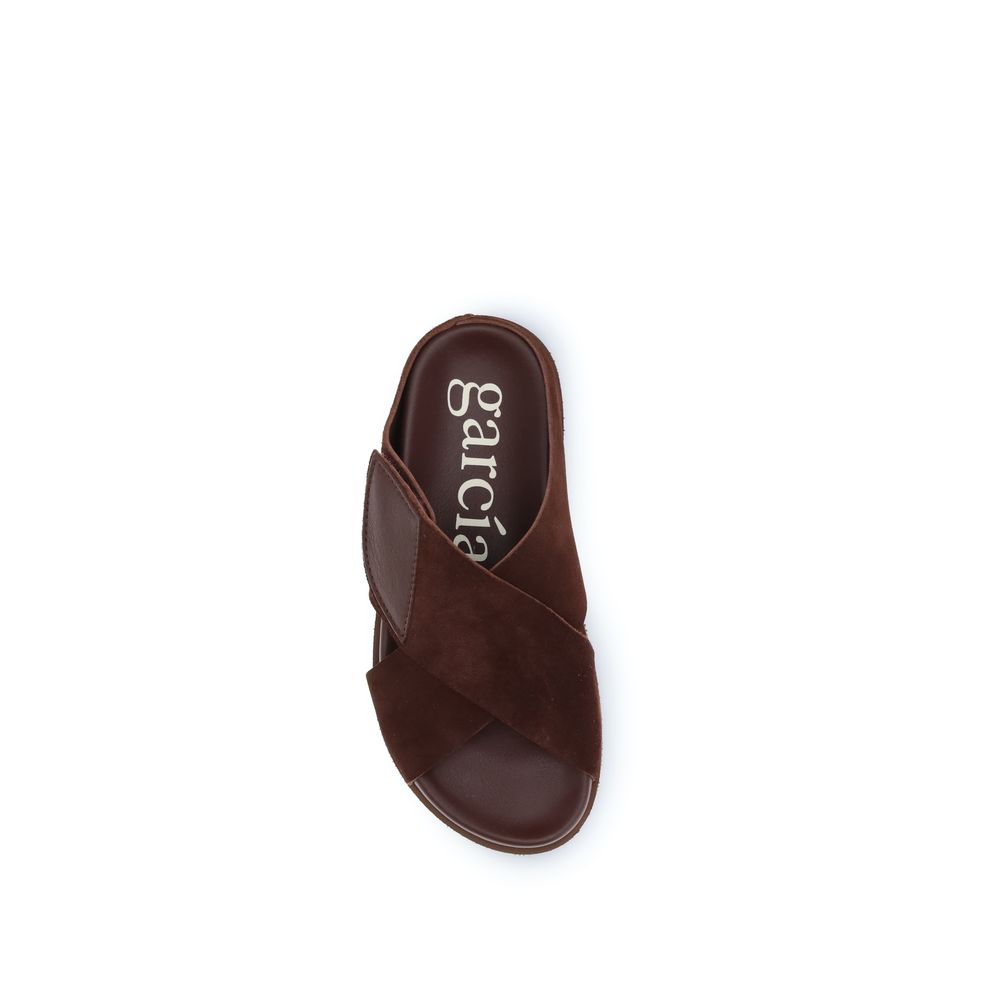 Pedro García Braune Samtsandalen