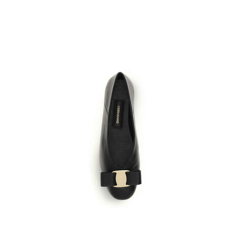 Ferragamo Schwarze Ballerinas aus Kalbsleder Bos Taurus