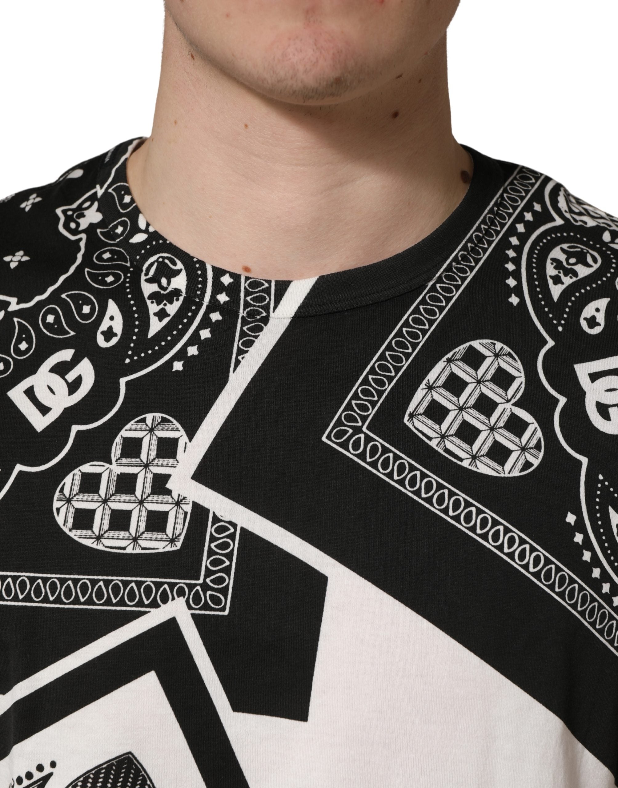 Dolce & Gabbana Schwarzes und weißes Bandana-T-Shirt aus Baumwolle mit Rundhalsausschnitt