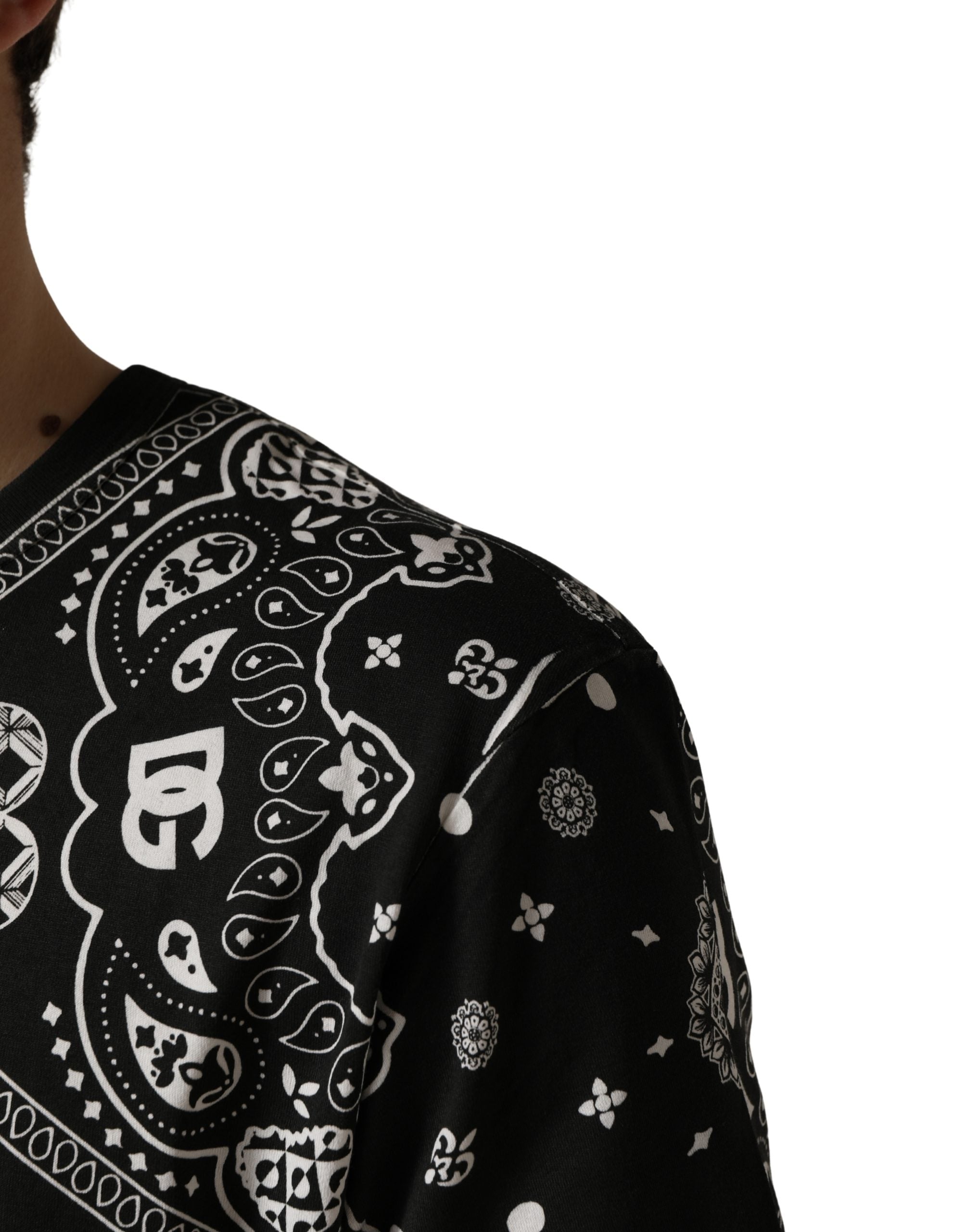 Dolce & Gabbana Schwarzes und weißes Bandana-T-Shirt aus Baumwolle mit Rundhalsausschnitt