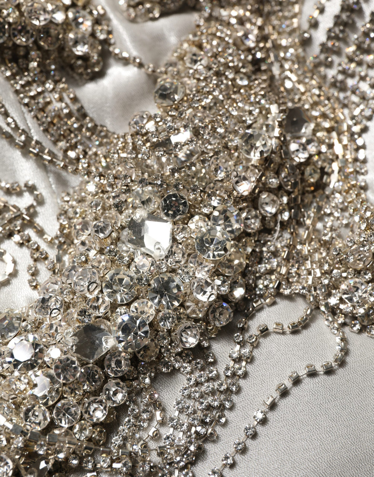 Dolce & Gabbana Abendkleid mit silbernen Kristallverzierungen