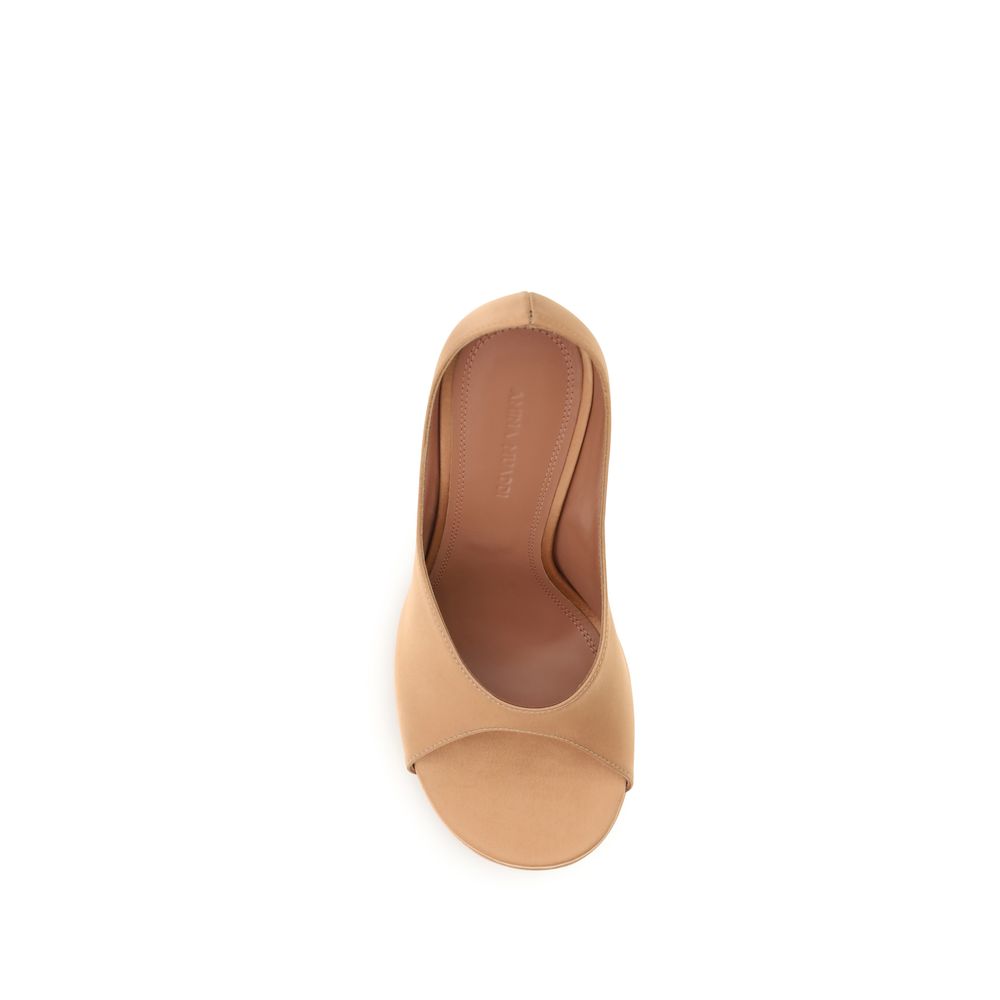 Amina Muaddi Beige Plateau-Pumps aus Seide