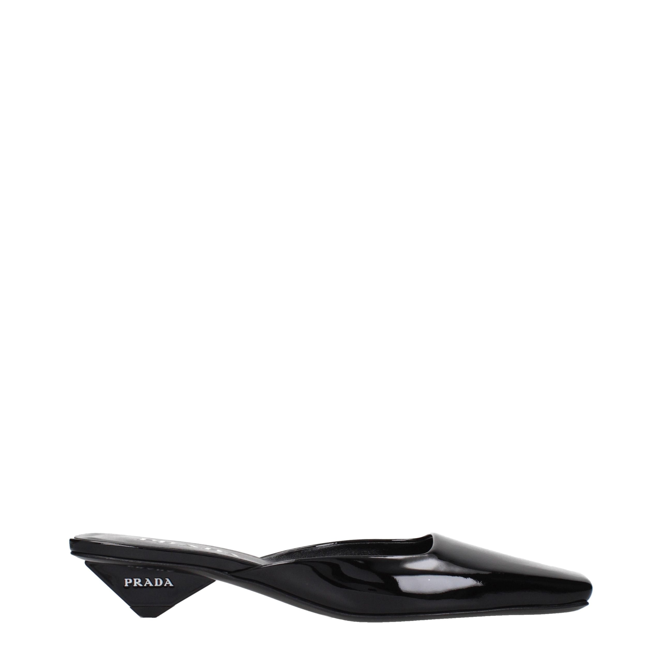 Prada Schwarze flache Sandalen aus Leder
