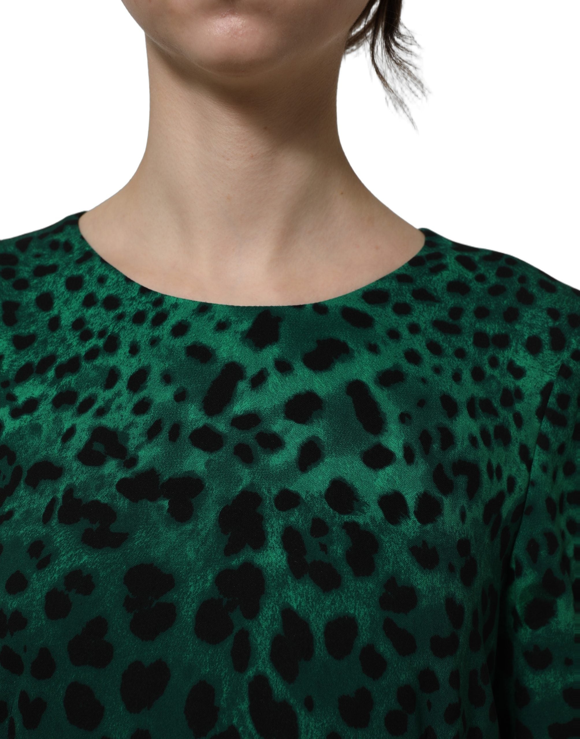 Dolce & Gabbana Knielanges Kleid mit grünem Leopardenmuster aus Seide
