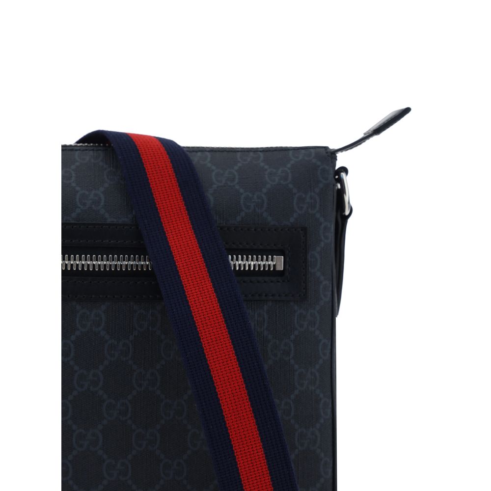 Gucci Schwarze Schultertasche aus Polyethylen