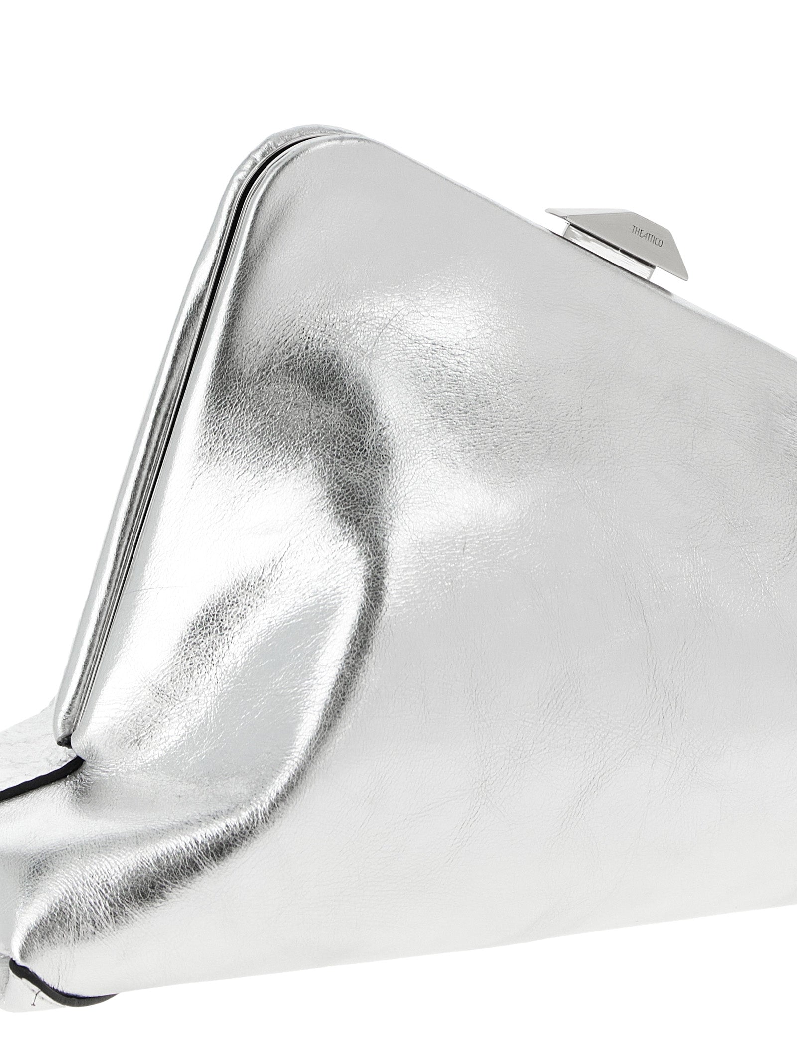 The Attico Clutch aus silbernem Kalbsleder